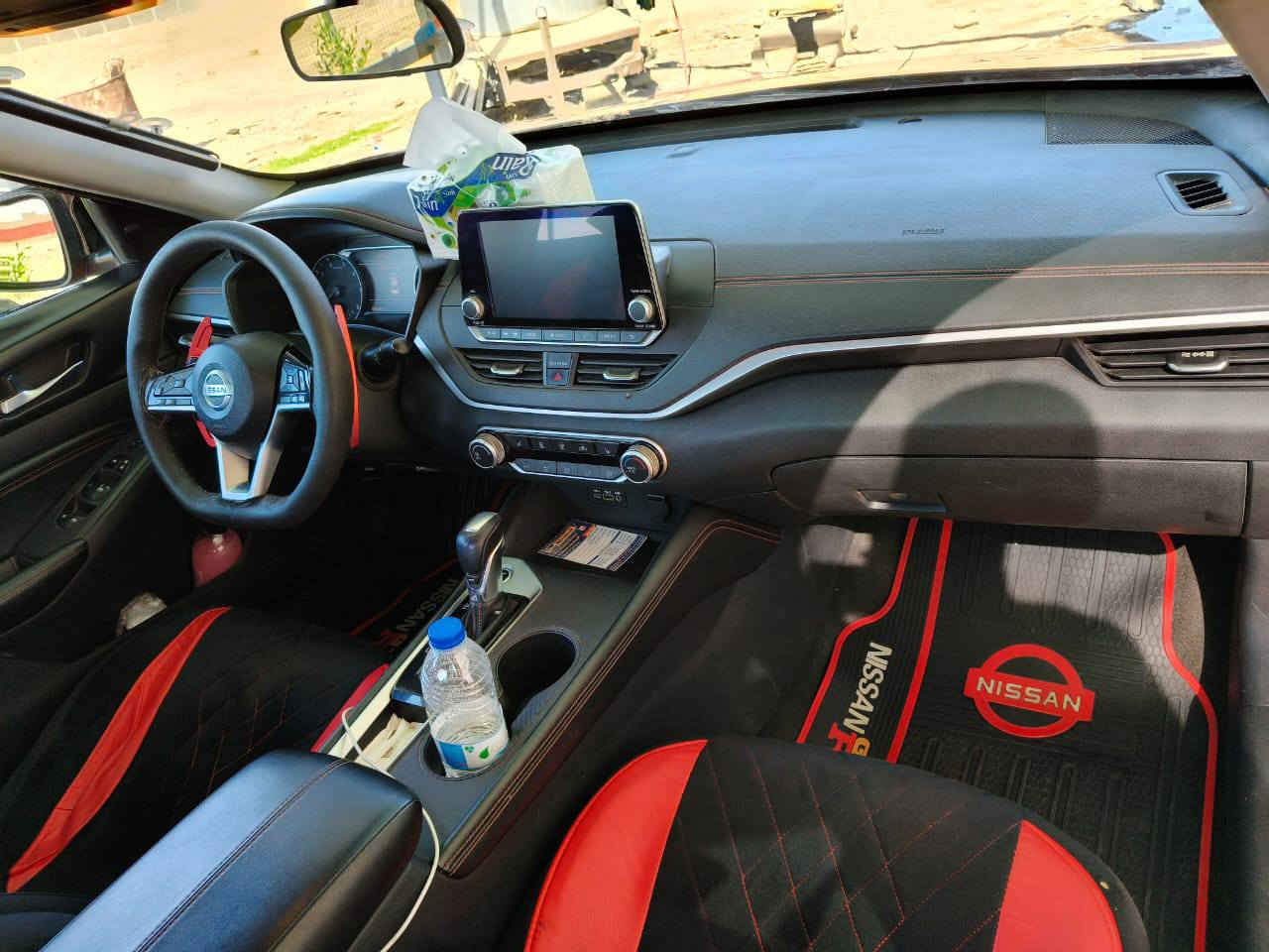 نيسان التيما موديل 2021 مواصفات SR وارد امريكي  بدون دواخل  راديترات كله بلادي نصبه احله من الصور .
محرك كير صدر تبريد كهربائيات كله بلادي اي عطل ماكو واي نقص ماكو بل سياره 
محرك 2500
بصمه تشغيل وابواب وجنطه
تشغيل عن بعد 
رادار امامي (تحديد مسار .توقف داتي 
رادار خلفي ( 
رادارات جانبيه ( تحديد النقاط العمياء )
هيتر كشتات
كشن السائق كهربائي 
فتحه سقف لمس
شاشه لمس 
كامره خلفيه 
حساسات خلفي
فول تحكمات ستيرن
كروز مثبت سرعه
لايت زينون عدسه بلادي
لايت Led نهاري
منافذ usp/ tip-c
4 دسكات/ Abs
وبيها كاربون بانزين جديد
السياره جاهزه وجديده جداً مابيه اي نقص *********** (السعر142)  مستعجل على بيعتها
