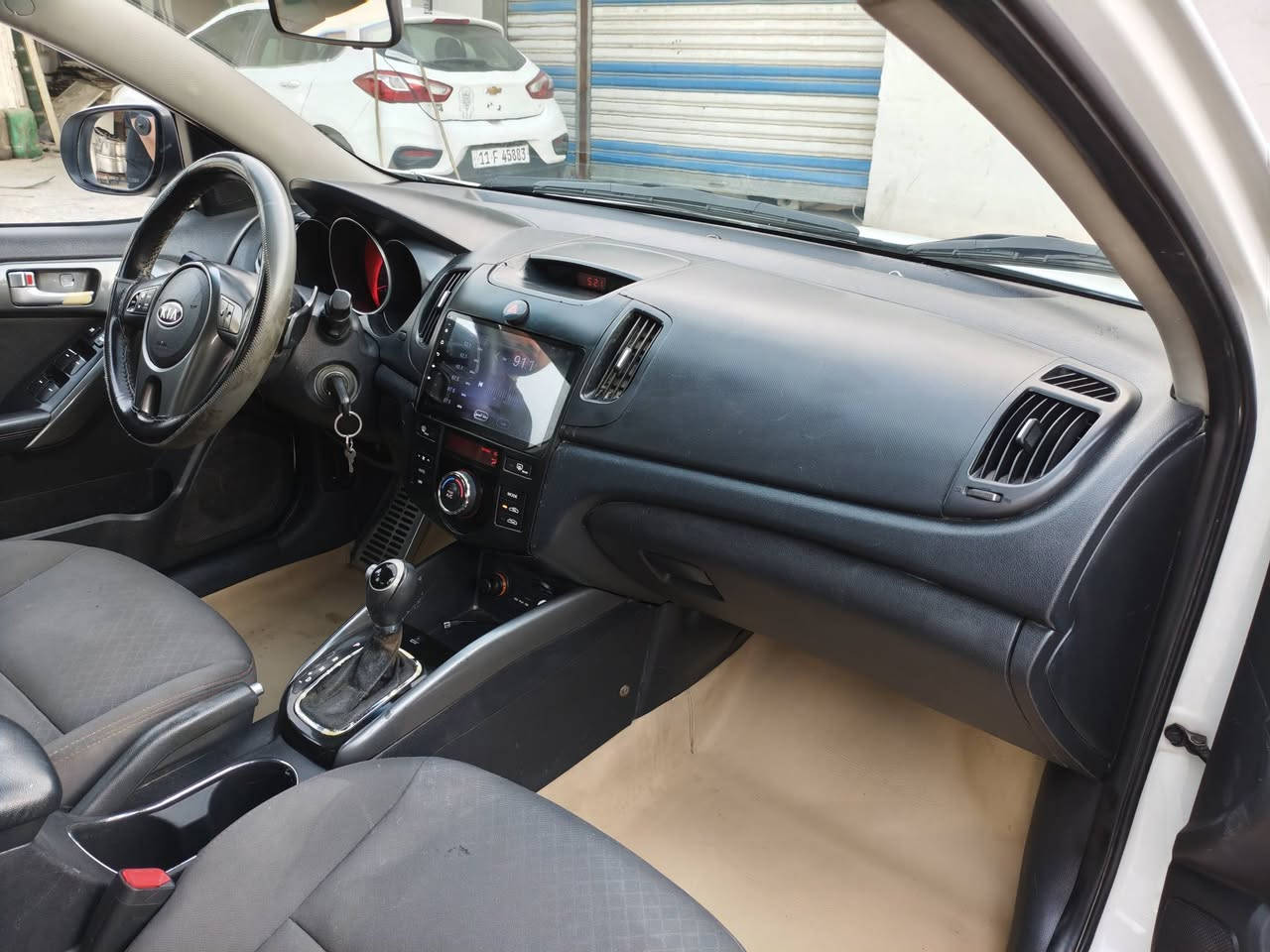 السلام عليكم سيراتو خليجية 2012 رقم اربيل بسمي تحويل مباشر بيه مكانات صبغ معه بارد في القماره سياره جاهزه محرك كير مكفولات صدر امامي خلفي جديد تخم تاير جديد للاستفسار *********** السعر 77 ورقة مكان بغداد
