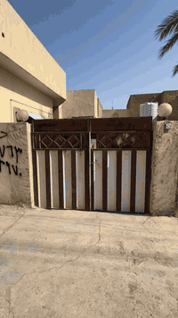 دار مع مشتمل  للبيع سبعه نيسان مساحه ٣٠٠ م واجهه ١٥ م موقع ممتاز جدا على شارع سايدين طابو ملك صرف 
***********
