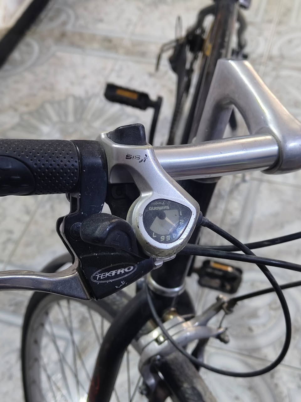 سلام عليكم بيسكل رياضي مثل ما موضح بل صوره ياباني باله مو صيني كله شغال سعر 100 مكاني بغداد الشعب 
***********
