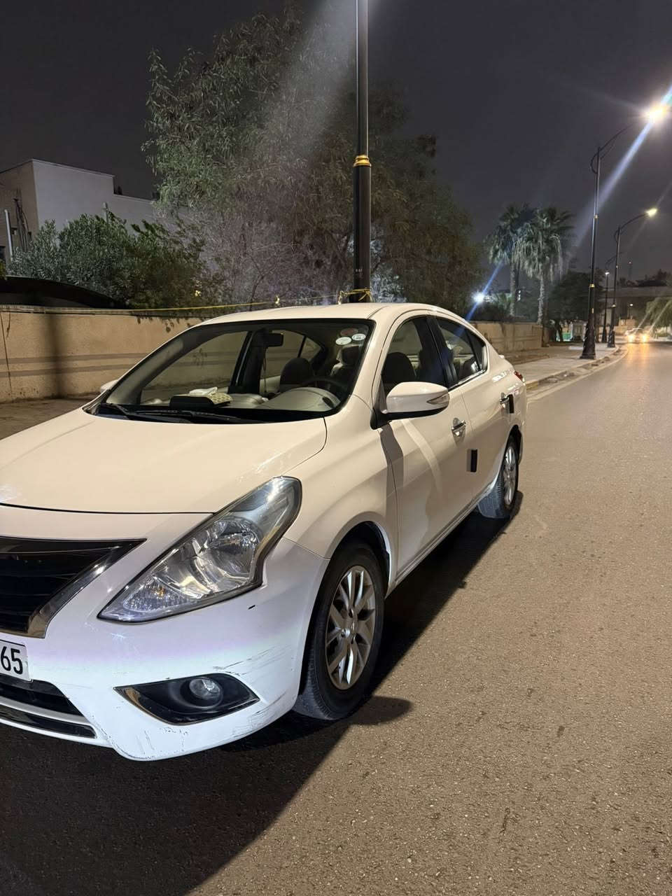 نيسان سني للبيع
موديل 2024 مصري
ماشيه 21 الف 
سياره جديده ونضيفه كلش وكله تبديل دهن زين وبانزين محسن 
بس كم طخه بل سياره وموضحات بل صوره
السعر 115$ 
وبيها مجال بسيط للشراي
الرقم شمالي اربيل باسمي السياره والتحويل ثاني يوم 
***********
