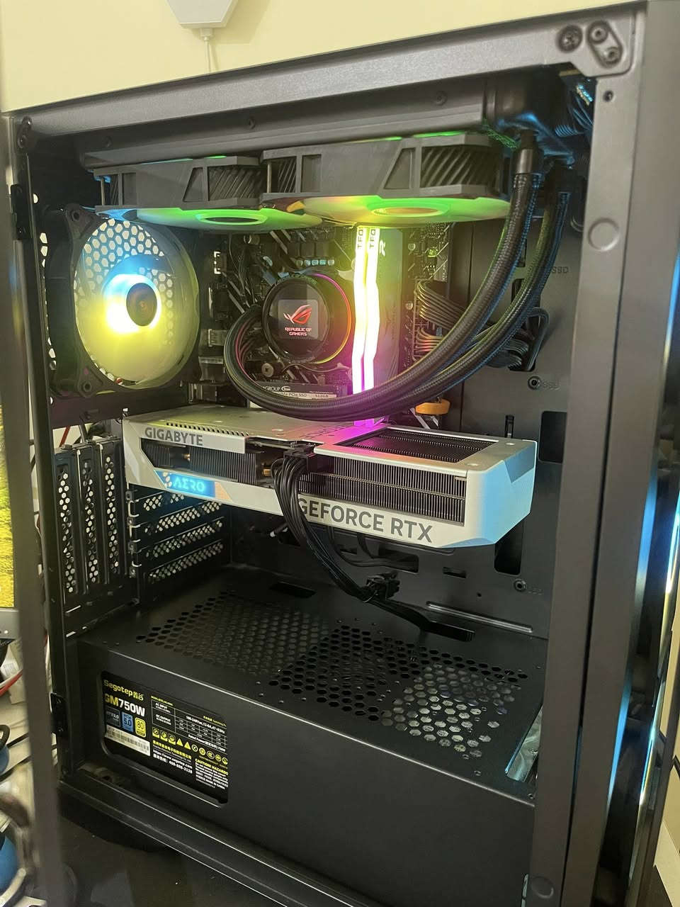 سلام عليكم 
كيس للالعاب و المونتاج للبيع
السعر مليون 
المواصفات :
Cpu : Core i 5 12400f
Gpu : Rtx 4060 ti gigabyte 8Gb
Ram : 16 8x2 3600 t force white
M.b : H610m asus prime
Hard1 : 128gb ssd
Hard2 : 1000gb hdd
Power : segotep 750 watt modular 
Case : mid tower 4 rgb fans
مكاني بغداد الجديده
رقمي : ***********
