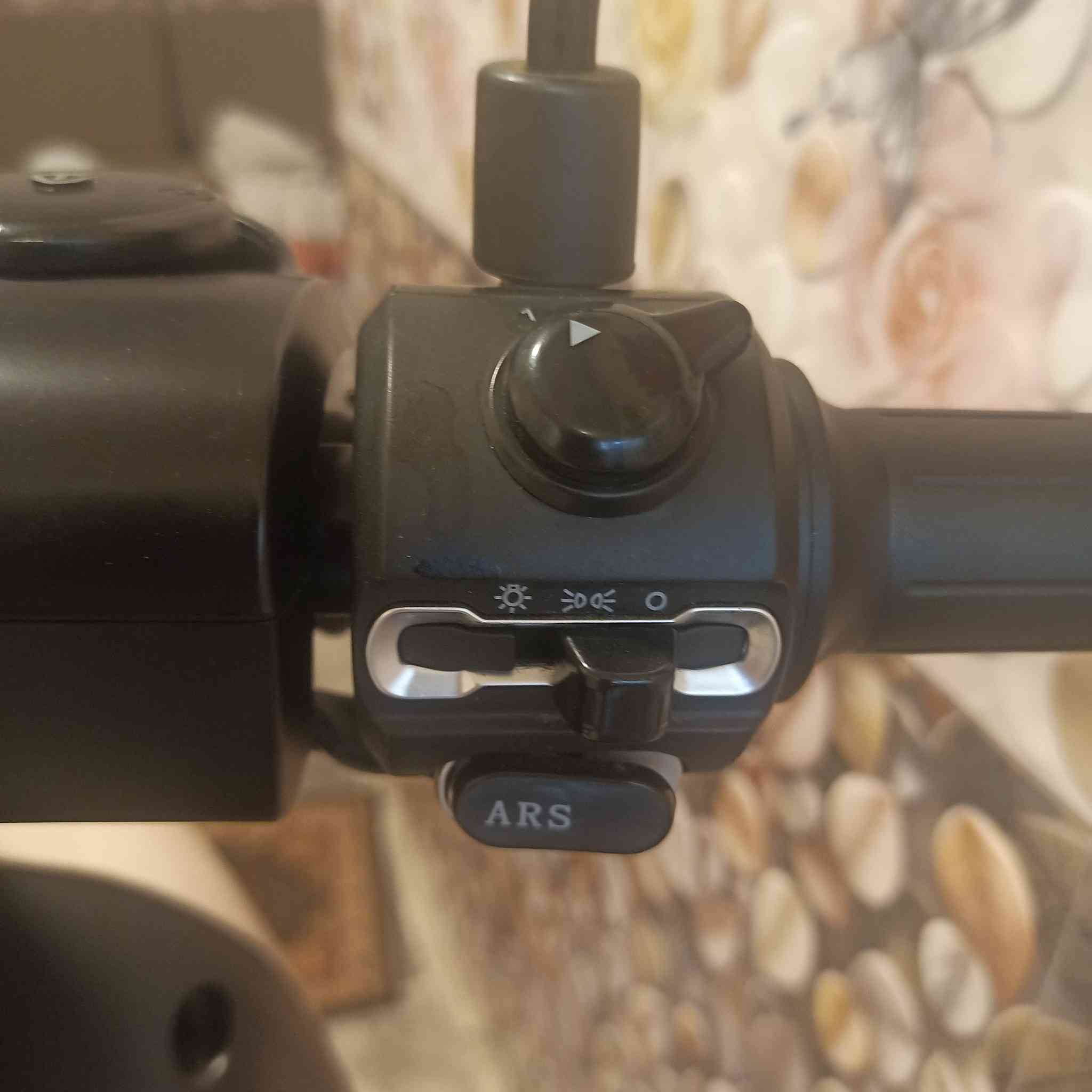 السلام عليكم ريان للبيع موديل 2026 دراجه بجيس وصل شراء موجود تخبل 6 بطاريات كبار  دراجه حلوه   استخدام شهر فقط سعر 625 قفل قفل  مكاني بغداد حي الجامعه رقمي *********** بيها فقط كسر بسيط بل جاملغ الامامي غير هذا كلشي مابيها
