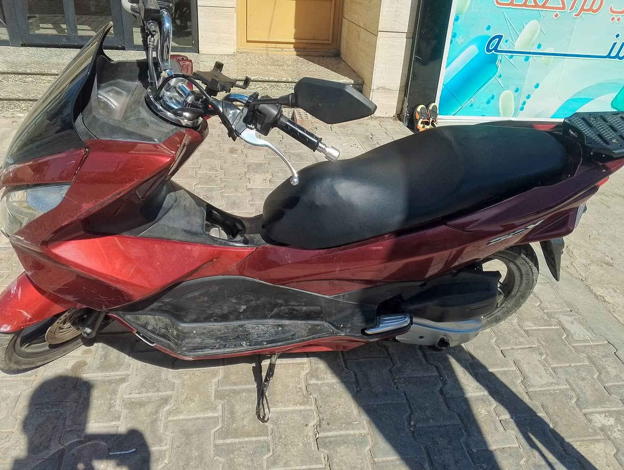 السلام عليكم بي سي اكس جيل الثاني
اللون احمر طماطي كفراتهه بس  شويه ترتيب محركها ما مفتوح دراجه خير من الله بريك اماميه خلفي مرايات دراجه مرتبه كفاله من السرقه السعر ١٢وبيهه مجال بسيط 
العنوان 
بغداد حي الجامعه شارع المركز 
***********
