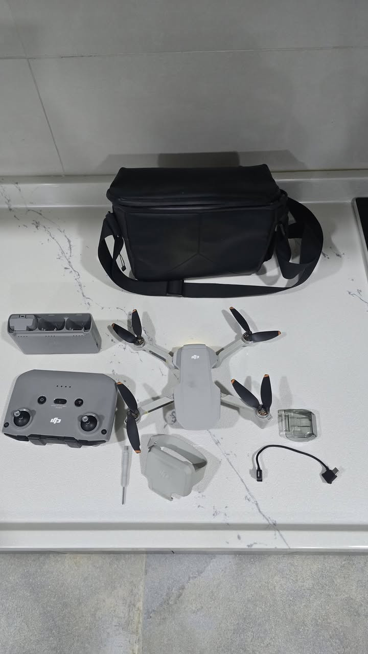 Dji. Mine 2s 
كما موضح بصورة الغراض 
السعر ٣٠٠ الف 

ملاحظة⛔️⛔️ الغراض كما موضح بصورة فقط⛔️⛔️.... الي يرد ***********...
