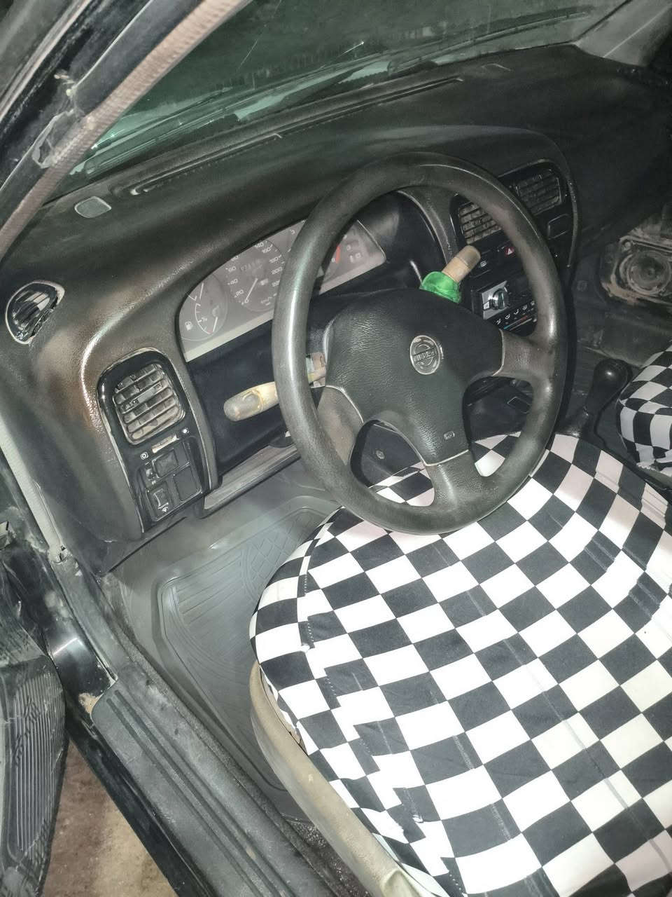 سياره نيسان بريميرا موديل 92 سياره لا ضربه ولا خياس  السياره فقط بيها بطل معلك مكا     نجف البراكيه  هاذا رقمي
***********
