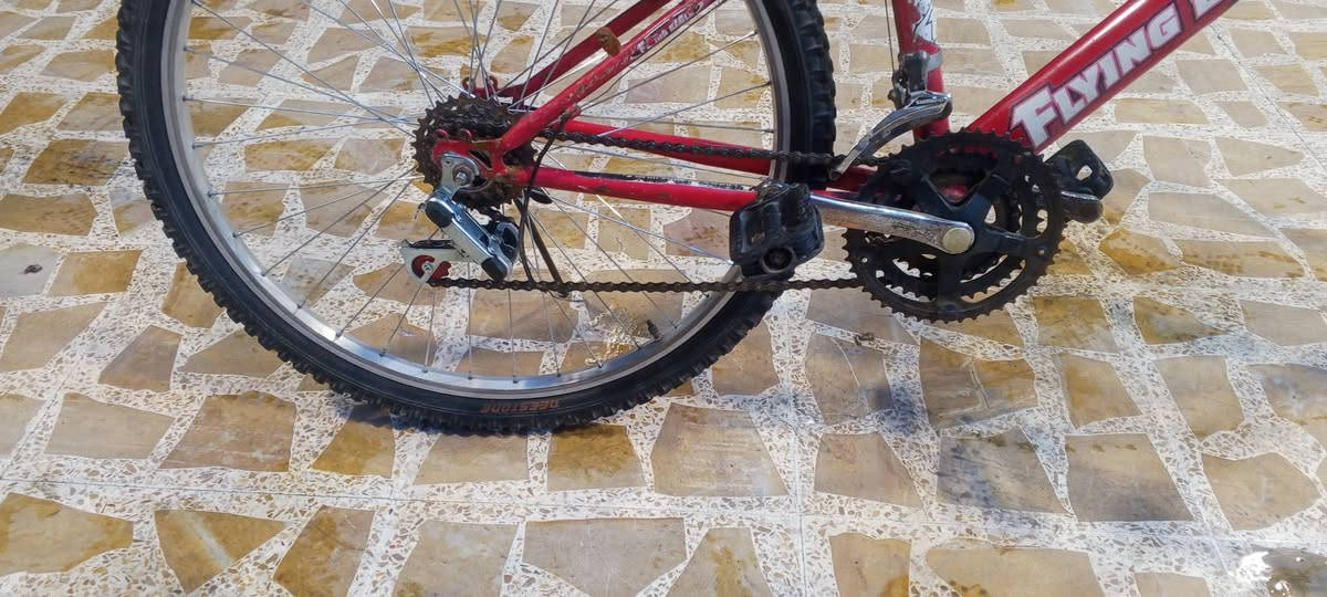 بايسكل للبيع حجم 26 باله كيرينبس بريك قدام شغال 
بايسكل مستخدم قليل متروك 
مبدل بي كير و ويل  
مكاني موصل جانب ايسر حي الحدباء 

 السعر خاص الرقم ***********
