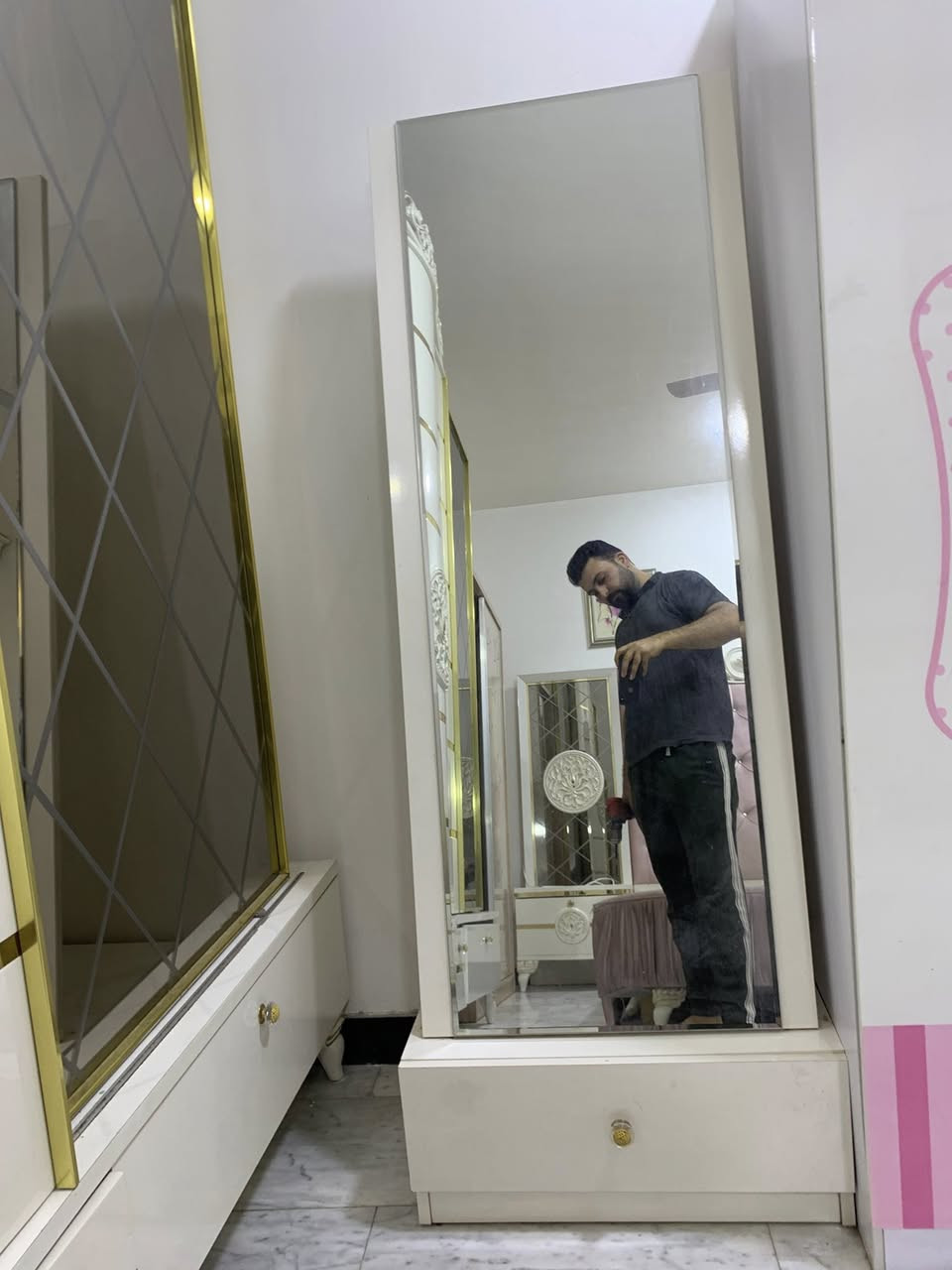 غرفه تركيه تسع قطع مستعمله نظيفه اي ضرر مابيها
السعر 750
العنوان حله شارع ابو القاسم مجاور جامع ابو القاسم
الرقم***********
