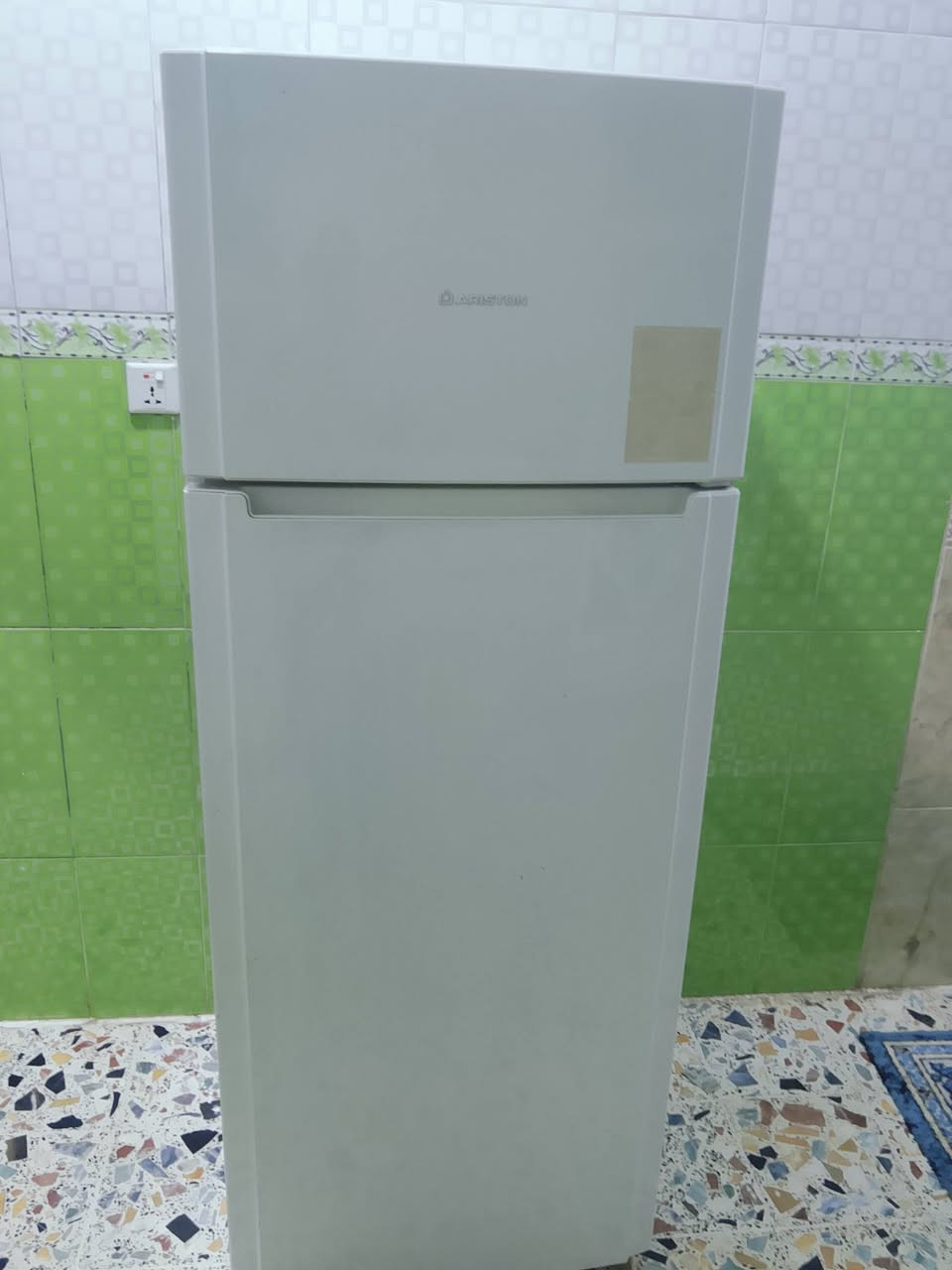 سلام عليكم ثلاجه جديده اسمها ARlSTON
السعر 

400 وبيها مجال 

***********
