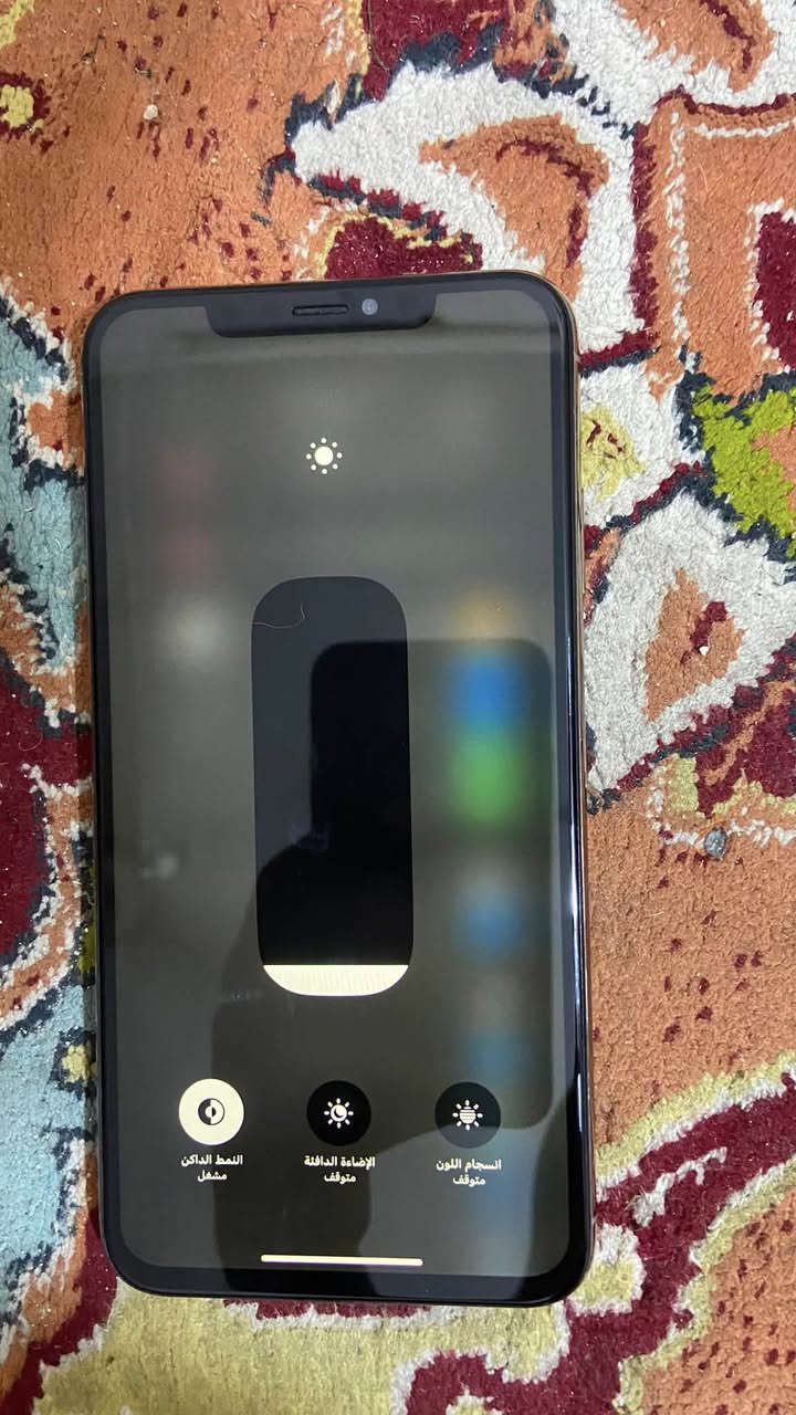 ايفون X Max ذاكرة 256 شغال ومرتب
1 فيس ايدي واكف 🥸
2 بطارية 75 🔋 
3 كامرته لخلفية ولفلاش مرة يشتلغن ومرة لا
اما لباقي كلة شغال تنزيل كل لطبيقات اتصال بيت سيمكارت كلشي شغال 
سعر 100 الف ومجال كلش بسيط حك الجية👍🏼🩷. 
عنواني بغداد لدورة المعلمين تواصل واتساب او عرصيد ***********
