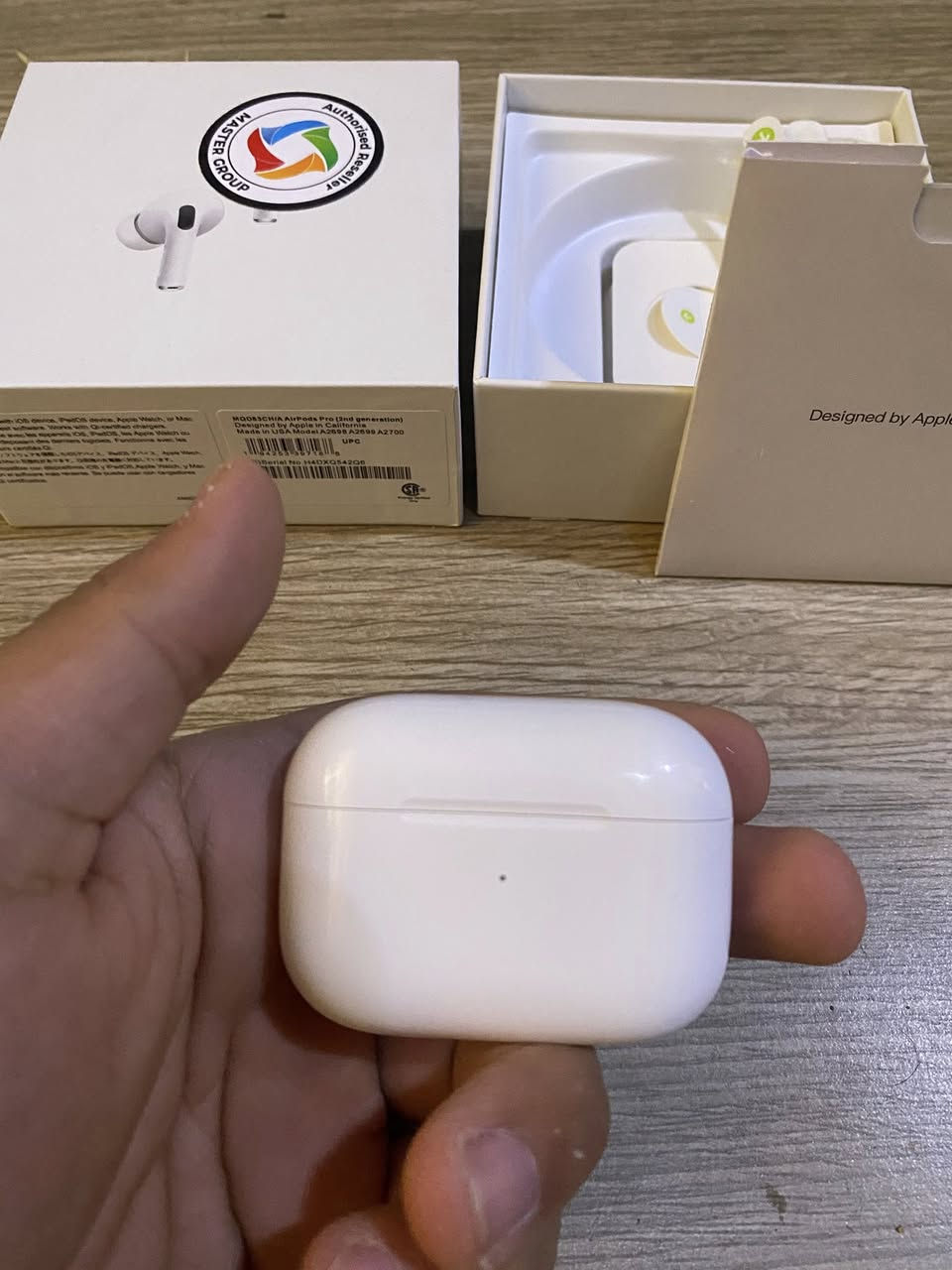 اير بود برو 2  مستخدمه نضيفه مكفوله من كل شي نضيفه جداً ضمان ماستر وسعرها 180 الي تفيده يدخلي خاص او واتساب *********** 

اي واحد عنده سماعه مستعمله اصليه اني اشتري
