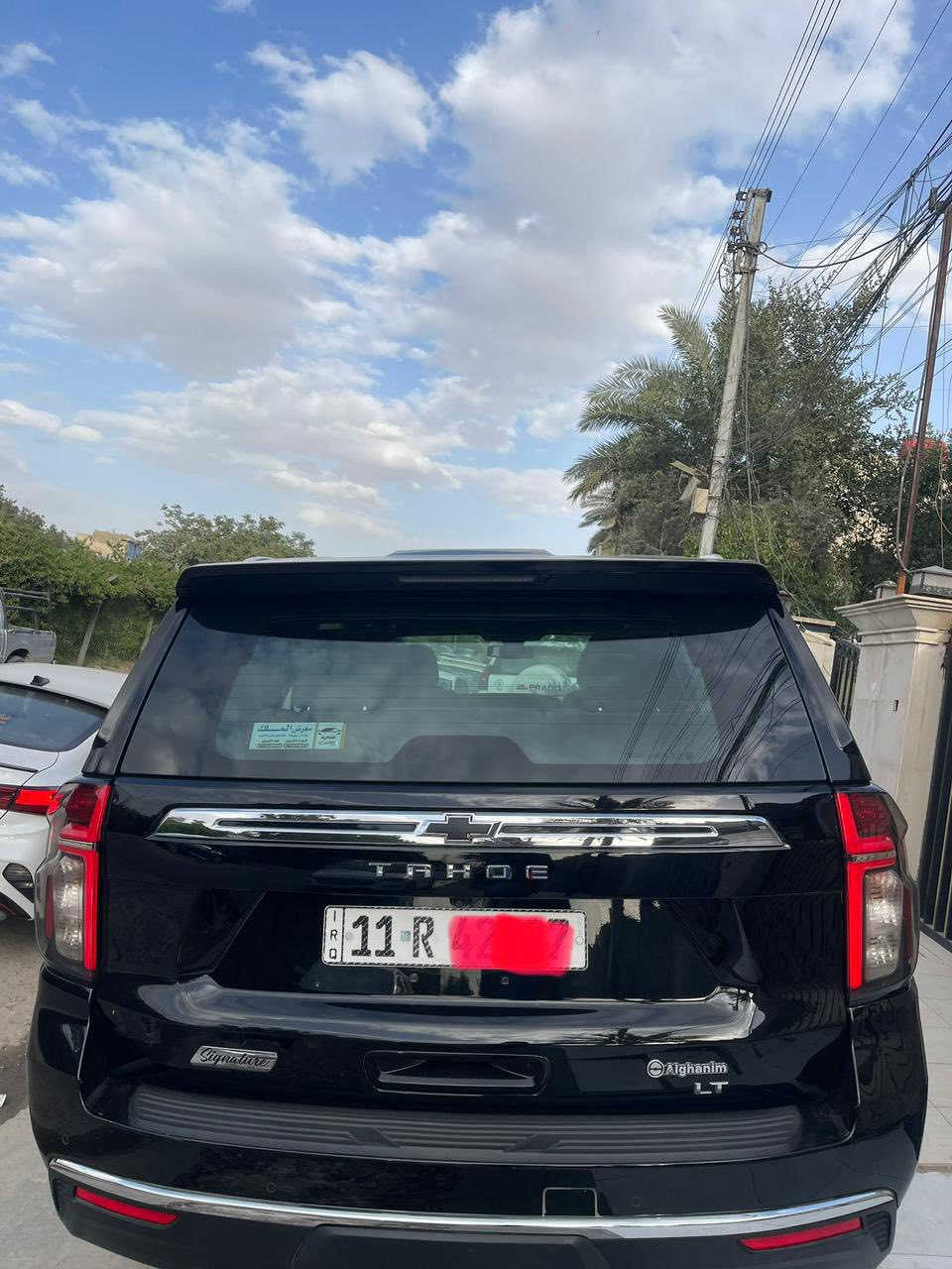 السلام عليكم 
عندي تاهو خليجي فئة lt رقم بغداد موديل 22 مكفوله من الصبغ بيها بكانين بارد صغار سيارة كلش نظيفة سعرها 47 الف دولار يعني اربع شدات وسبعين وبيها مجال للطيبين للعلم ماشيه 80 الف كيلو متر ومغلفه السيارة كولها للاستفسار هذا رقمي *********** مكاني الجادرية
