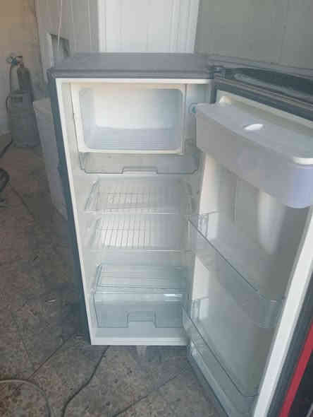 ثلاجة 18قدم شغاله مع ثلاجة صغيره 7قدم مامصلحه مكاني العبيدي الكفاات رقمي ***********
