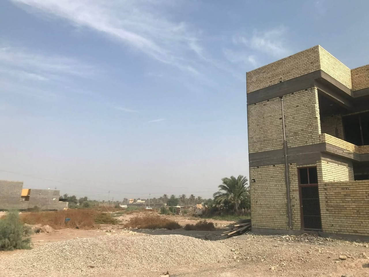 السلام عليكم قطعة أرض للبيع المساحة 300 متر تبنا القطع من جهتين خلفه شارع  ومامها شارع   العنوان الصويره قرب شارع السبيس حي الربيع دور الطيارين 
رقم القطعة 11182
التواصل خاص او اتصال ع الرقم

***********

هاي الصور قديمة هسه المنطقة تغيرت
