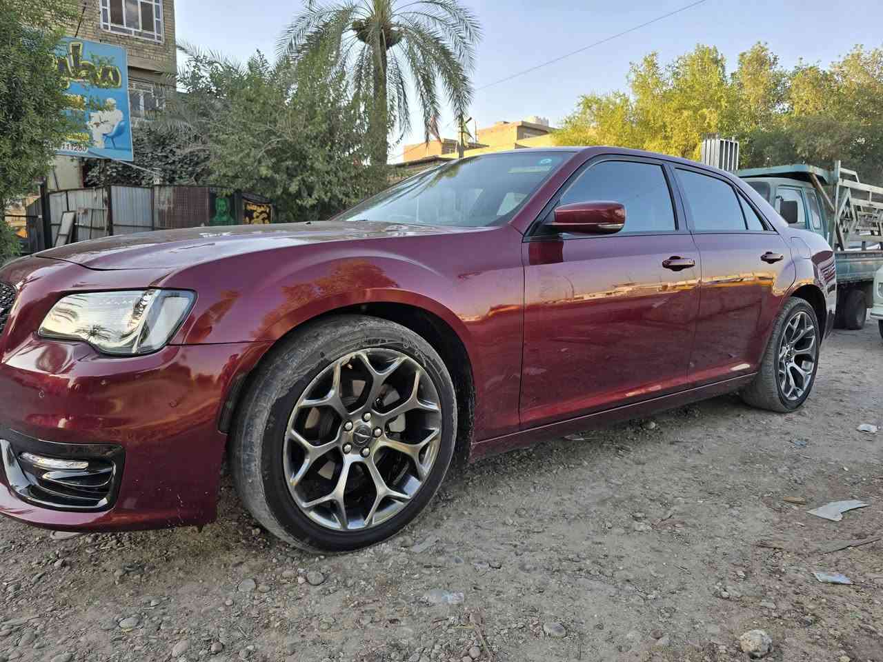 كرايسلر 300S (أوباما) موديل 2022
لون كرزي رقم بغداد باسمي تحول ثاني يوم  
دخول جديدي ضباط ماشية ٥١ميل

 ال (S) فول مواصفات 1/1 
فتحة سقف بانوراما 
شفتات ستيرن
كشنات سبورت جلد وتدفئة
وضع قيادة سبورت (Sport Mode).
سستم صوت بلادي ضخم مع دمام
رادارات جانبية (نقطة عمياء)
حساسات أمامية وخلفي  
والحادث بجهة السايق (جاملغ وبنيد وراس الشاصي بي تعدل )
الجاملغ مبدل ومصبوغ
البنيد نفسه مرجع تعديل بارد (PDR)
وسستم الإيرباك كامل 
مرجع بلادي وشغال 100%
***********
🟩 المكان بغداد الشعلة 
السعر ٢٧٠ وبيها مجال
