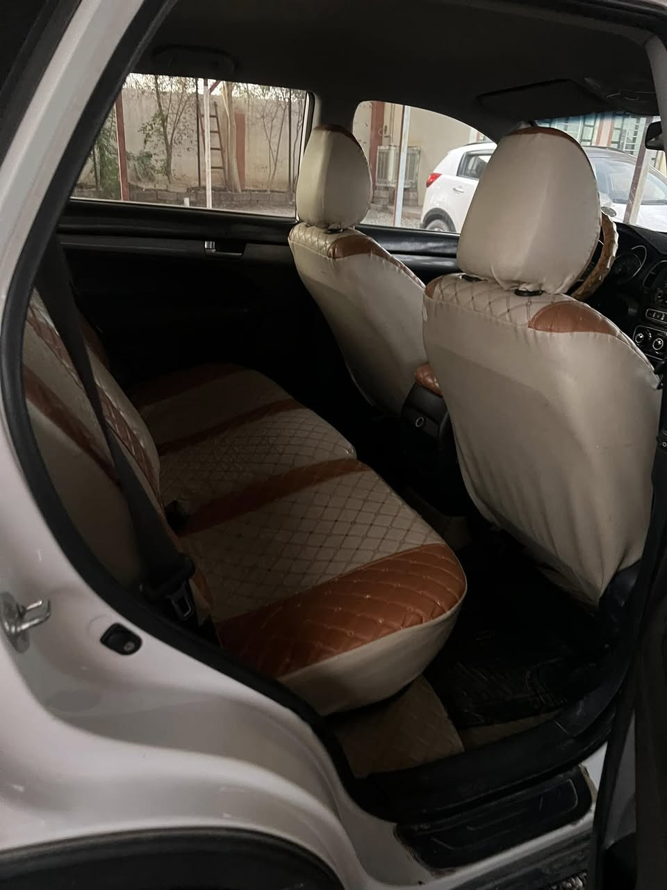 سلام عليكم 
سورنتو للبيع امريكي 
موديل 2014
كير ومحرك4 شرط 
تواير وصدر جدد 
السعر 165
وبيها مجال للطيبين 
الرقم ‭0770 857 0092‬
