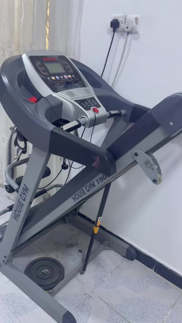 السلام عليكم 
جهاز جري جديد للبيع  + حزام مساج 
سعره 250 للتواصل الاتصال ع الرقم 

***********
