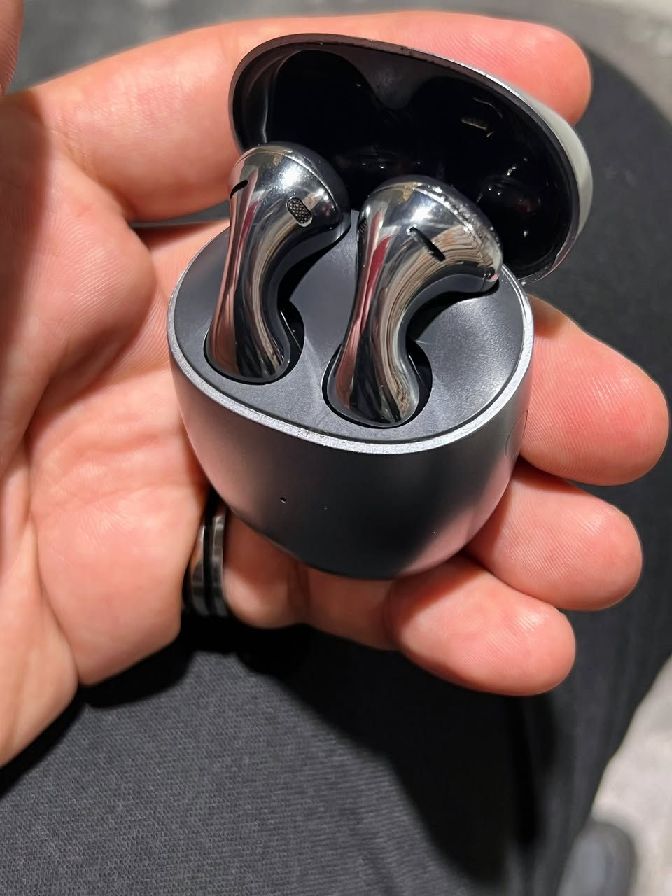 سماعات هواوي فري بودز 5 
 Huawei FreeBuds 5 

للبيع لون فضي شكل مميز جدا ومريحه بالاذن 
السعر 90 الف وبي مجال شوية 
ضمان يومين تفحصها وين ميعجبك اي خلل بيها رجعها 

مكاني بغداد البياع 
الرقم
***********
