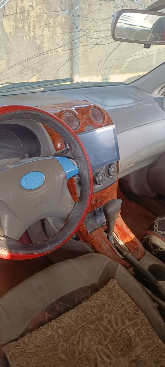 السلام عليكم بي وايدي 13سنويه لل 26راعيها يريد تحويل سياره بديها مكفول من الحادث بس منيدها طاير مسبوغه عام جماليه حالين كلش وسخه منضومة تبريد جديده توه شديتها ناقصها بس غاز شاشه لمس ومضخمات توب حداده 60بل ميه تايراتها حلوات مكينه تخربط ودخن الكير مكفول نقص فيت بم تعبان جام لا ينزل ولا يصعد يرادلها ترتيب ابيع كوم حديد اتعهد بس براعي وتحويل سعر 22ورقه قفل مكان بصره كرمة علي رقم تلفون ***********
