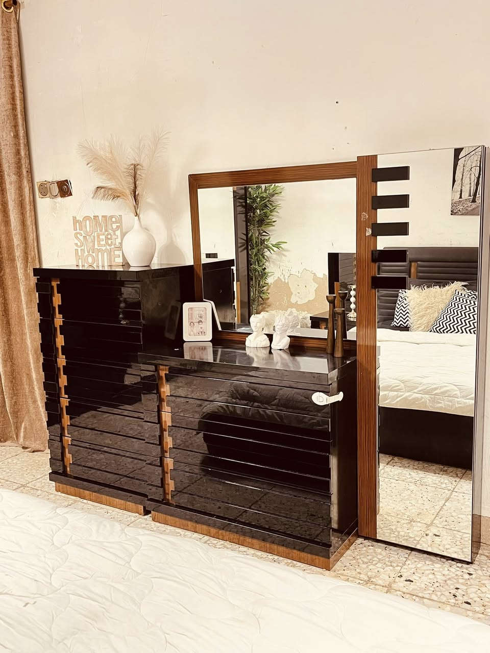 غرفه تركيه ماركه ايدول نظيفه جداا ✨7قطع✨كوله اناره وكوله هايدروليك والسرير مخزن
🌿السعر 850🌿
المكان زعفرانيه واكو توصيل بكروه 
*********** موجود واتساب
