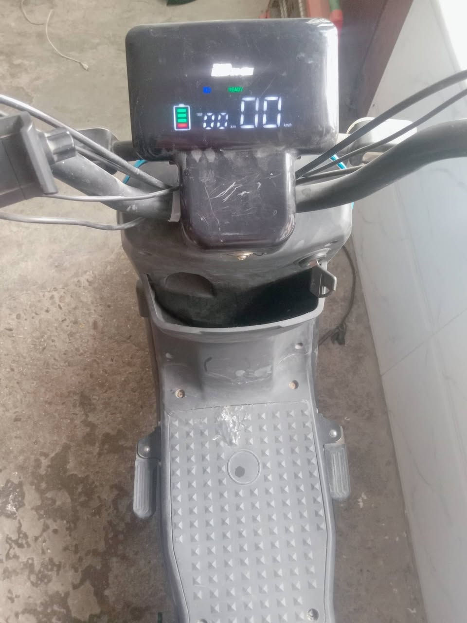 دراجه شحن للبيع
دراجه ما ناقصها شي بس سله اماميه كامله من كلشي 
سعرها 175 عنواني مدينه الصدر ***********
