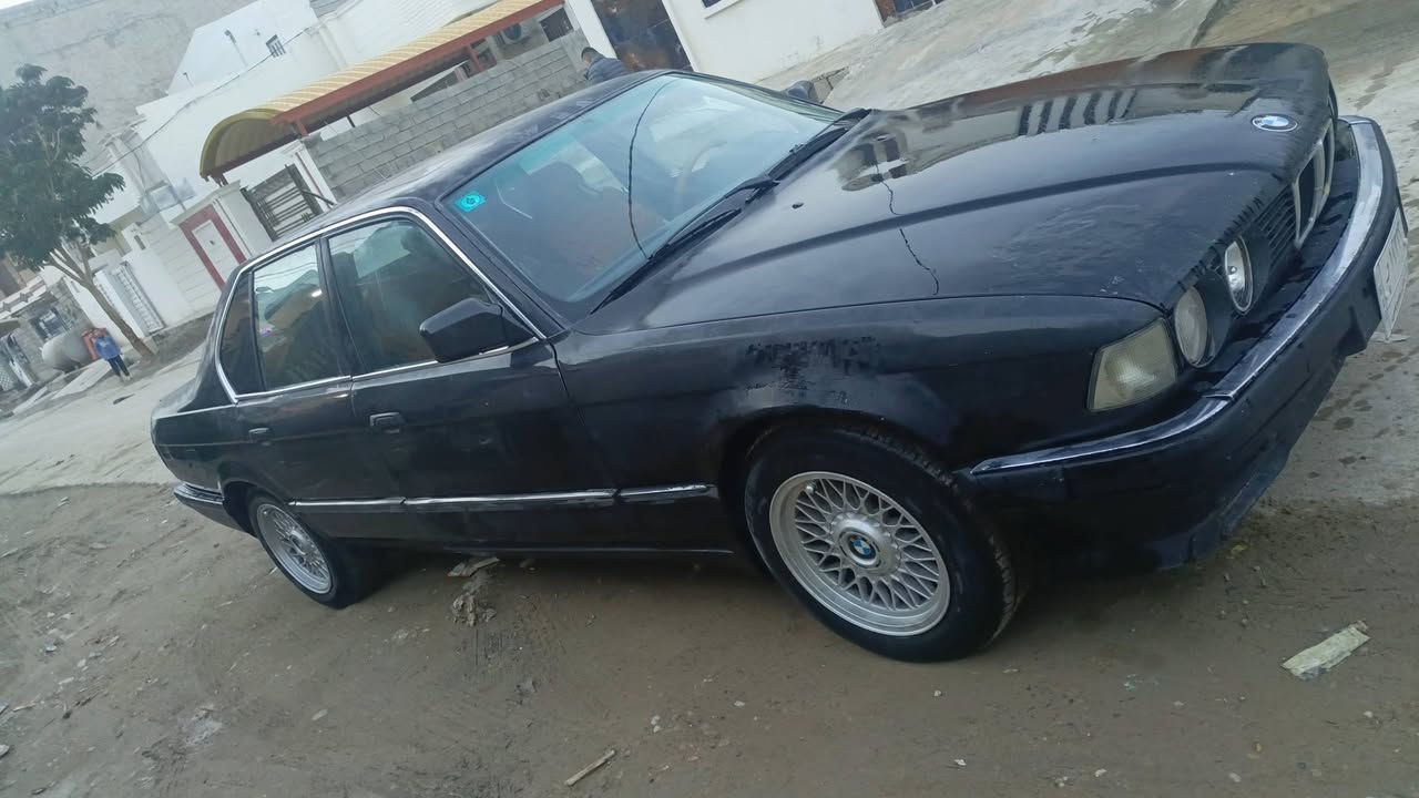 السلام عليكم
735
92 أصلي 
مواصفات الكشونه كهرباء وتدفئه 
سياره جاهزه حداديه قبل يومين شاده جديد 
محرك مكفوب لا تنقيص ولاتبغير
سعر 40 
مكان سامراء تحويل ثاني يوم 
***********
