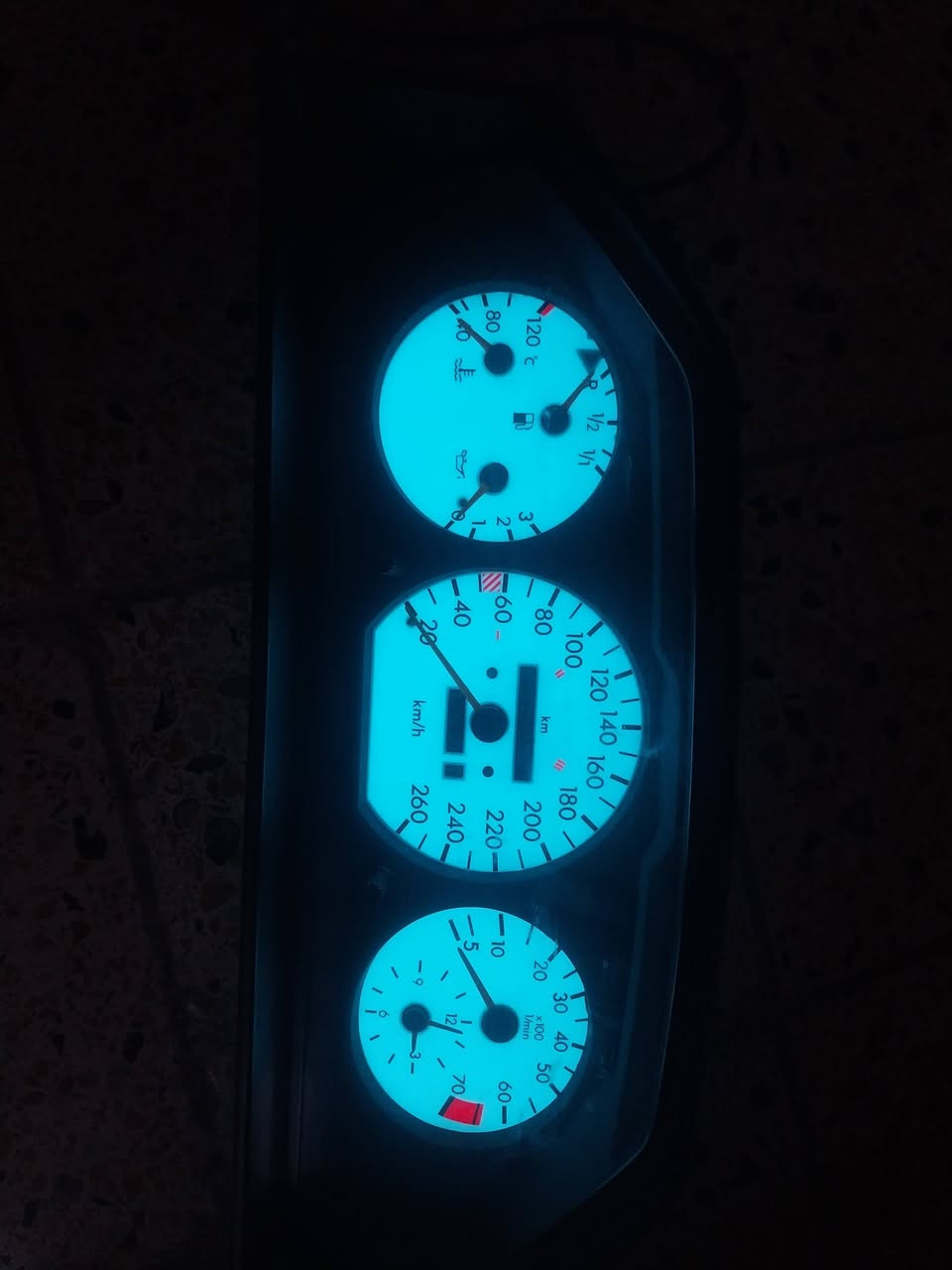 سلام عليكم كيجات مال دب سرعه ٢٦٠ مال محرك خراطيم ٣٢٠ ماشي ١٣٨ حقيقي شرط الشغل بيه منظو لونين ازرق واخضر موجود الفديو ماكو هيج شي عد هل الأدوات مكانه بغداد السعر ١٥٠ دولار 
***********
