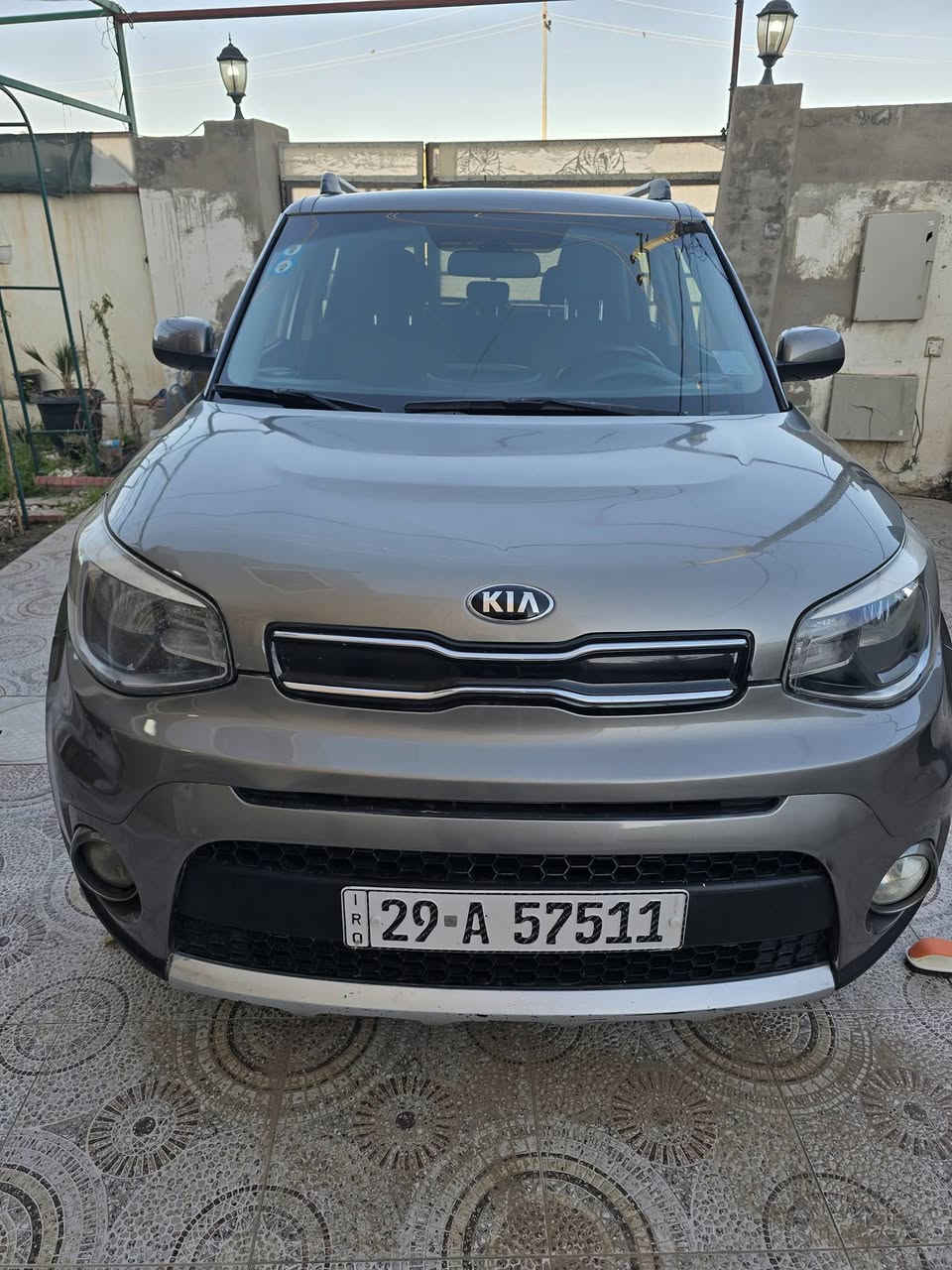 صول ٢٠١٨ واسط
ماشيه ٧٥ 
سيارة جاهزه وكل نقص مابيه 
تحكمات شاشه كبيره محرك ٢٠٠٠ جديد حساس خلفي 
مكاني واسط الكوت ***********
