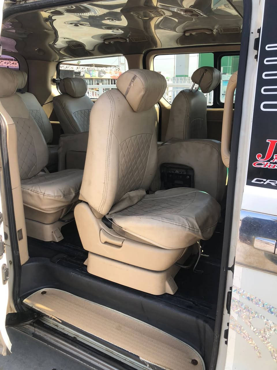 السلام عليكم
السلام عليكم 
ستاركس 2012 مفتوح كير عادي 
تخم تاير جديد تدفئه تبريد 
بم كهربائي دواخل بلادي 
رقم بغداد دولي ب اسمي 
مصفرة هيئة وخط وبحث
مكاني بسمايا 
رقم الهاتف  
***********
