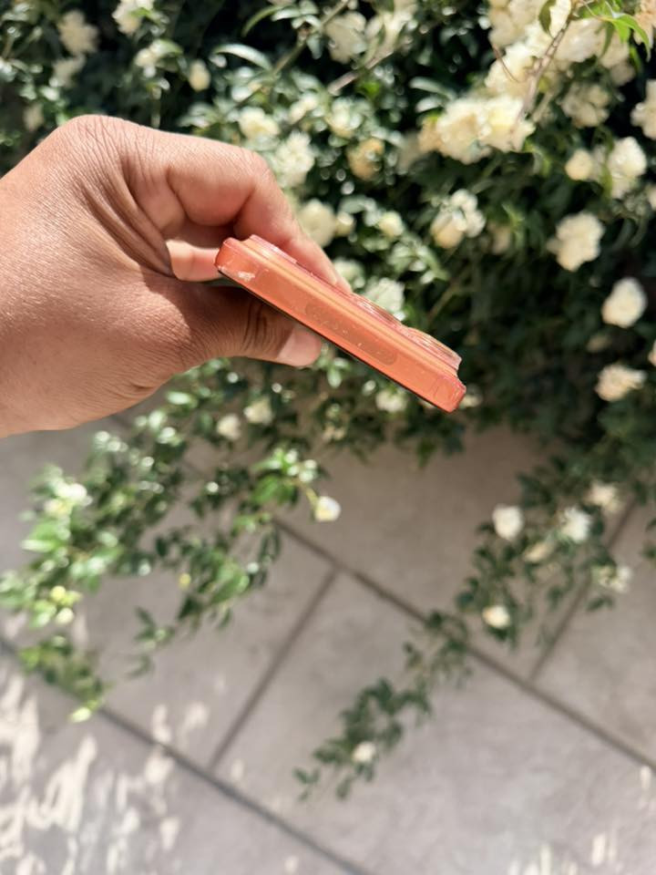 ايفون 17 برو ماكس  اي سيم ذ 256 بطاريه 99 حدتث وصارت هيج جهاز اخو الجديد نضيف حيل العسر مليون 1850 الجهاز من النسخ الاولى ***********
