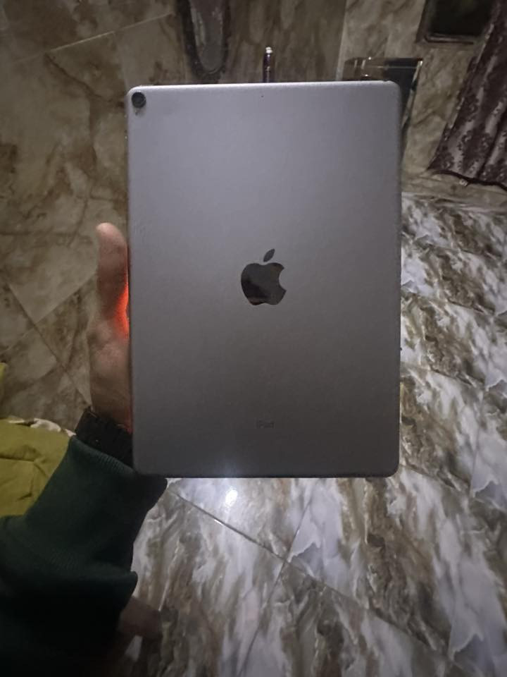 ايباد ابرو الجيل العاشر نضيف كلشي مامبدل بي شاشه 3 خيارت بطاريه 81 ذاكزه64 بصمه شغاله جهاز نضيف حجم كبيرملحقاته شاحنه وكيبل سعر 250 اوبي مجال بسيط ***********
