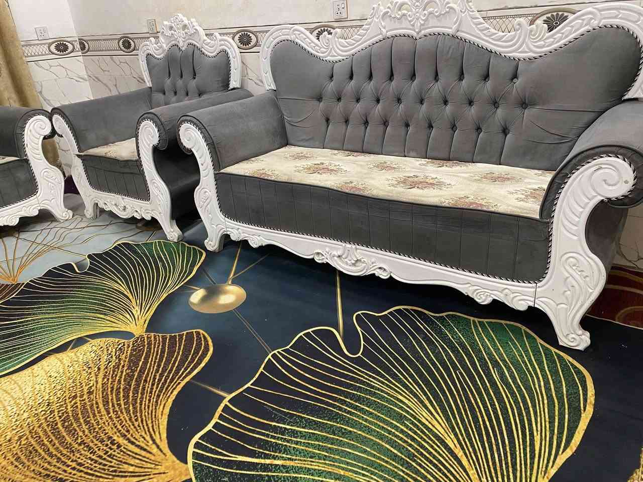 تخم ملكي 10 مقاعد نضيف اخو الجديد اي ضرر مابي السعر 425 وبي مجال المكان كربلاء ***********
