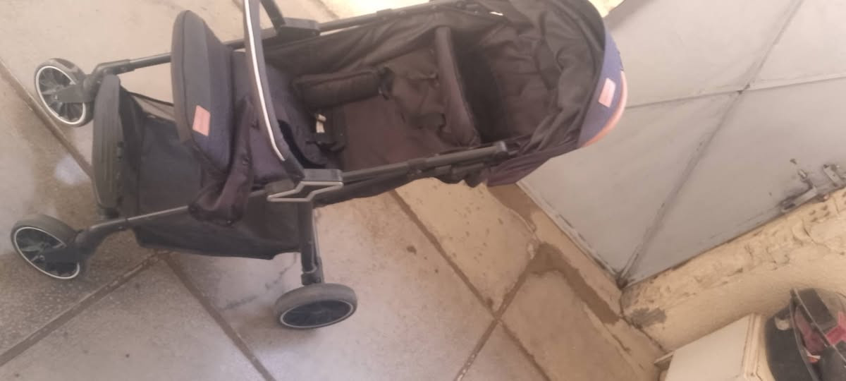 الامريكيه everfloعربه من شركه حزام امان. ممكن تنومين الطفل يصير سرير وكرسي. بيها قفل للتايرات. اكو سله جوه. جوده كلش عاليه وطبيه. تكدرون تبحثون عنه وتشوفون ستخدام قليل رقمي *********** مكاني حي الاعلام قرب تقاطع درويش
