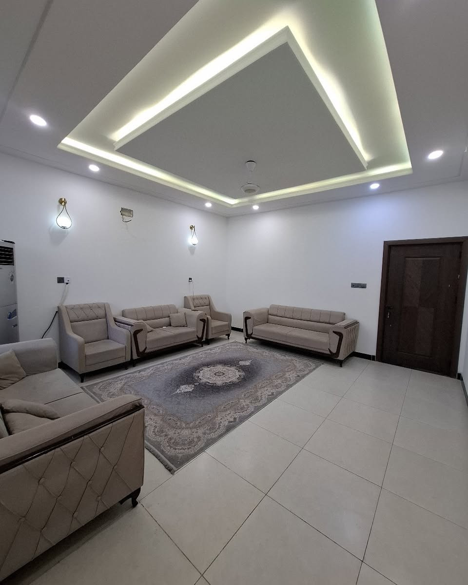 ⚠️السلام عليكم ورحمة الله وبركاتة ⚠️ 
💢 (دارللبيع في مجمع البركه )🏘
مساحه:- ٢٠٠متر ركن 
يتكون:- من غرفتين وصاله ومطبخ واستقبال وصحيات 
الدار مطلوب للمصرف(١١٧مليون )
ملاحظه(لاتنسى لايك والمتابعه )
💲لمعرفة تفاصيل او السعر علق (تم)تصلك رسالة بكافة التفاصيل
🔷للاستفسار الاتصال على 
*********** ☎️ 
*********** ☎️ 
*********** 
💢مكتب الحداثة للعقارات والتوسط العقاري 

📌عنوان المكتب : #السماوة حي الصدر شارع النادي الرياضي مجاور  شركة نقليات الوسيط قرب  مطعم الخليج 
▪️https://maps.app.goo.gl/vFx5TztZpnyBGpSv7▪️ 

✅نستقبل جميع العروض والطلبات العقارية ✅
