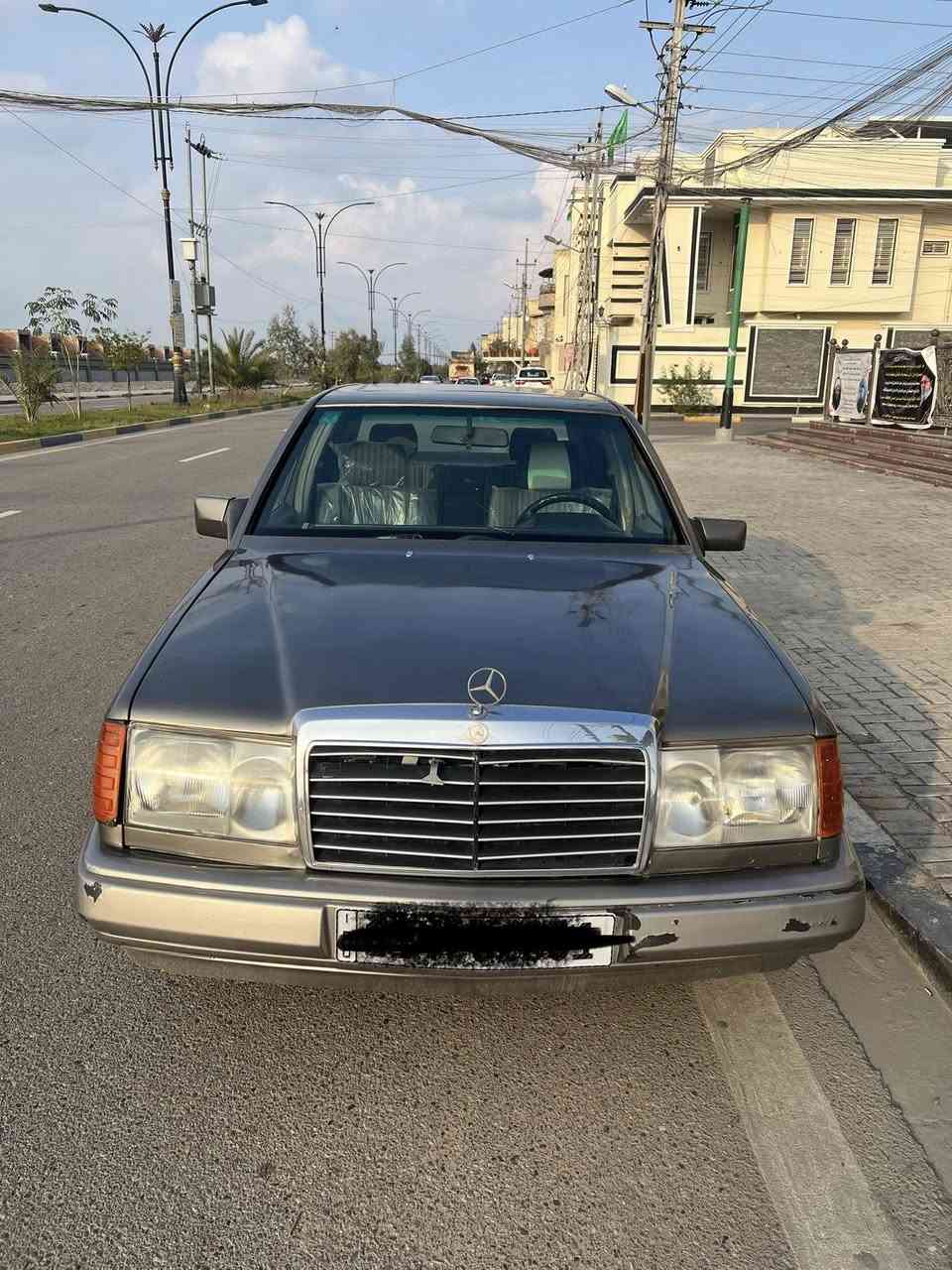 السلام عليكم 
البصره … ياسين خريبط 
مارسيدس دب 1989 300 محرك وكير 3000 VVTi قبل أربعة اشهر مبدله هو و الكير كفاله ترايك 200  لزاخو رقم بغداد السنويه بأسمي و لشهر العاشر 2030 يعني تحويل ثاني يوم
تبريد ثلج توني محور منظومة راس الثور بالباكيت  بأربع ورقات
تايرات باتري  90%
دشبول ابو الايرباك مال 1991 مصبوغه جماليه بدون حادث 
حداديه 90% توني مبدل بولبرنكات إماميه و دسكات ومصفر فلنجات الجام الأمامي كهربائي شغال و الخلفي جوبي 
الكيلو متر متوقف بس الرون و الگيجات البقيه شغاله 
 التنته ماطور شغال بس سادها بسلكون يعني ما تنفتح
 السياره مال جناي 
السعر 57 و بيها مجال للشراي
رجاءاً لا تعامل و لا تنطي سعر بالفيس او بالتلفون تعال شوف السياره بعينك و تدلل 
الخاص مفتوح و هم هذا رقمي ***********
