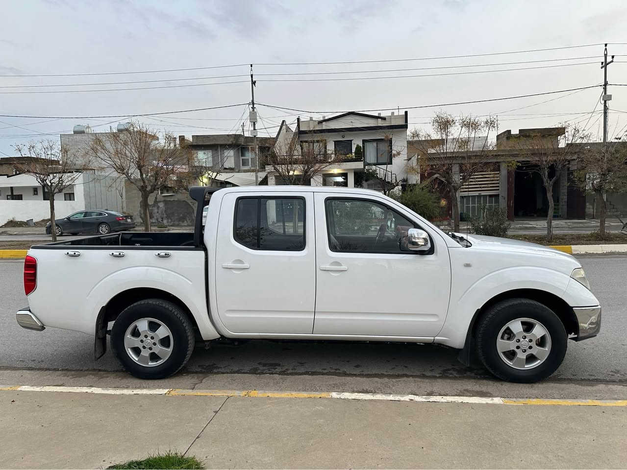 نیسان نەڤارا 2008 بۆیاغی نیە تەنها 140 هەزار ڕۆیشتووە سەیارەکە بەناو خۆمانە و سەنەوی بەسەرچووە زۆر خاوێن ماوەتەوە 107 گەڵا و مەحامەلە یەکی کەم..
0751 180 72 00 رانية, السليمانية
