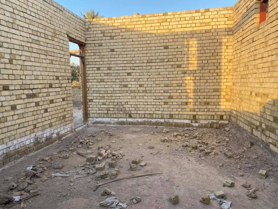 بيت طابو زراعي سند ٢٥ وبيه إقرار محكمة ، للبيع بـ ٦٥ مليون دينار عراقي.
مساحة الأرض ٤٥٠ متر مربع.

مساحة البناء ٢٠٠ متر مربع ، بناء درجة أولى رفت وطابوق ، هيكل بدون سقف ، يحتوي على براني كبير وصالة كبيرة ومطبخ وغرفتين ...

#الموقع :- النجف الأشرف / ناحية العباسية / مركز الشرطة - منطقة الشوافع - قرب البرج العالي للإتصالات على الشط …

للإستفسار الإتصال على الرقم *********** أو الدخول على الخاص …

• موقع البيت على خريطة الگوكل ..

‏https://maps.app.goo.gl/smmjmDQFgZcwqbR29?g_st=ic
