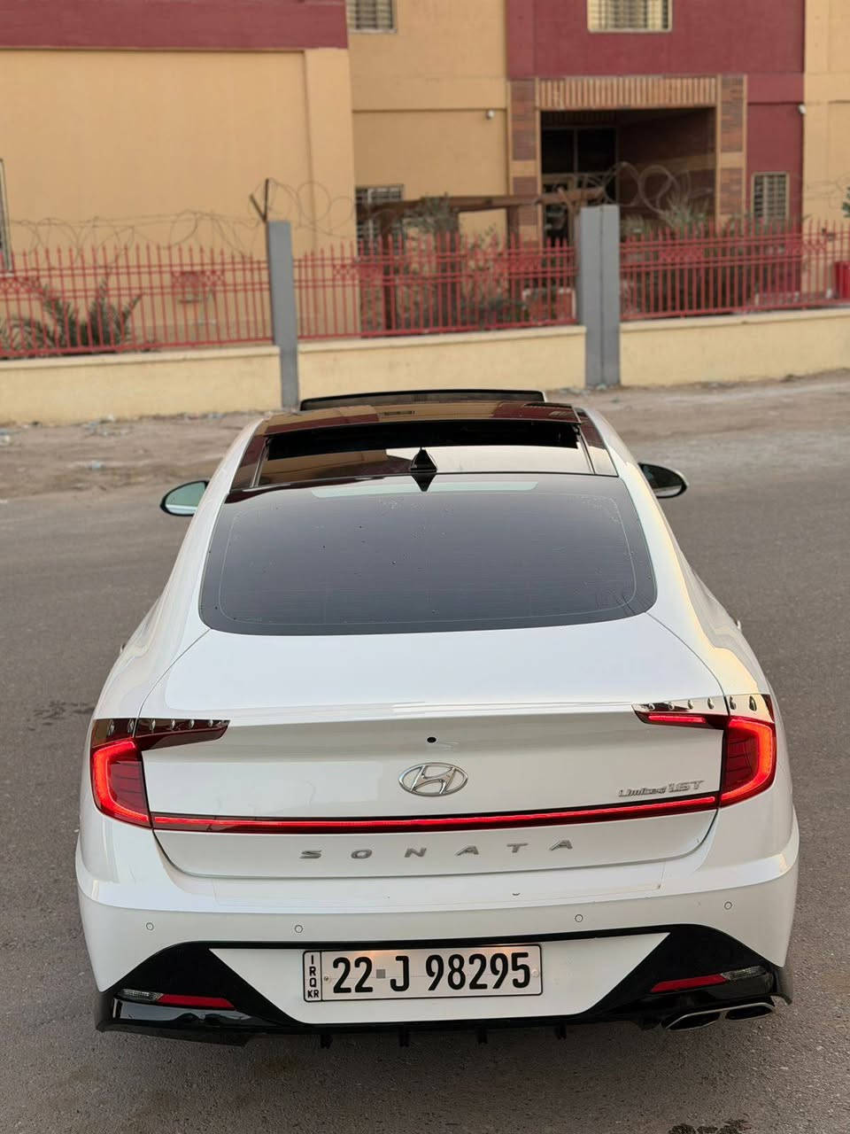 سلام عليكم سوناتا للبيع موديل 22وارد امريكي حادث مابيها فقط دعاميه فول مواصفات واحد على واحد  مكينه 1600تيربو جهازه من كلشي مكاني البصره الزبير 
السعر 175
*********** مكلف بنشر
