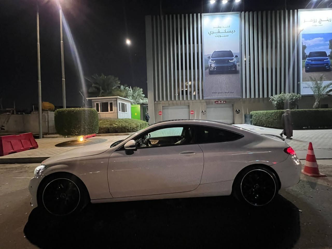 مرسيدس C300 2016
وارد ألماني كفاله عامه فقط الجاملغ الأمامي صفحه السايق مبدل نفس الون وجاملغ القديم موجود بيه مكانات بارد فقط السياره كفاله من الصبغ 
اوردر خاص ( فصين)   دبل ماوس
شاشه كبيره
٤ كامرات
حساس امامي خلفي
سستم سماعات برومستر
تدفئة كشنات
رادار امامي
رادار خلفي 
نقطه عمياء
جنطه كهرباء
داخل الوان متغير (٣ الوان)
لايتات زينون دبل عدسه( داينمك) 
بك لايت ليد
استيرن تدفئه
بصمه تشغيل 
بصمه ابواب
اوتو بارك 
ممشى:١٠٥الف كيلو
وبعد هواي مواصفات بيها معروفة
مكانه بغداد
السعر ١٨٥ ورقه وبيه مجال بيع مستعجل 
للأستفسار ***********
