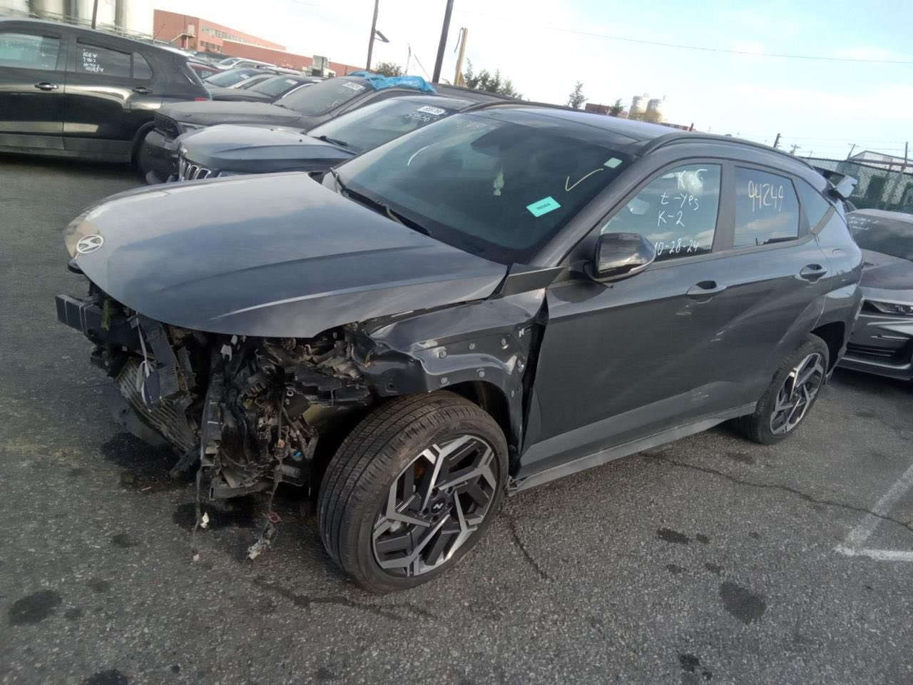 كونا ان لاين فول للاخير
السلام عليكم
كونا ان لاين موديل 2024 وارد امريكي 
رادار امامي
رادر خلفي
رادر جانبي
ورادار 360
توقف ذاتي
كشنات تدفئه
ثبيت مسار
ثبت سرعه
نبيه خروج من المسار
تبريد قطعتين
3 وضعيات قياده سبورت ونورمال وثلجي
سلايد روف
ماشية 20 الف
سياره واحد على واحد مناقصها شي تجي تشغل وتطلع ربع متصرف عليها امانة اللّٰه وبعد بيها هواي موصفات مذاكرهن ب لمنشور
رقم بغداد دولي
سياره حادثها قطعه وحده جاملغ امامي فقط ايرباك برده ودركه 
سياره معروفه بعد بيها هواي مواصفات
العنوان بغداد/الدورة/شارع ٦٠
للتواصل او لاستفسار ***********
