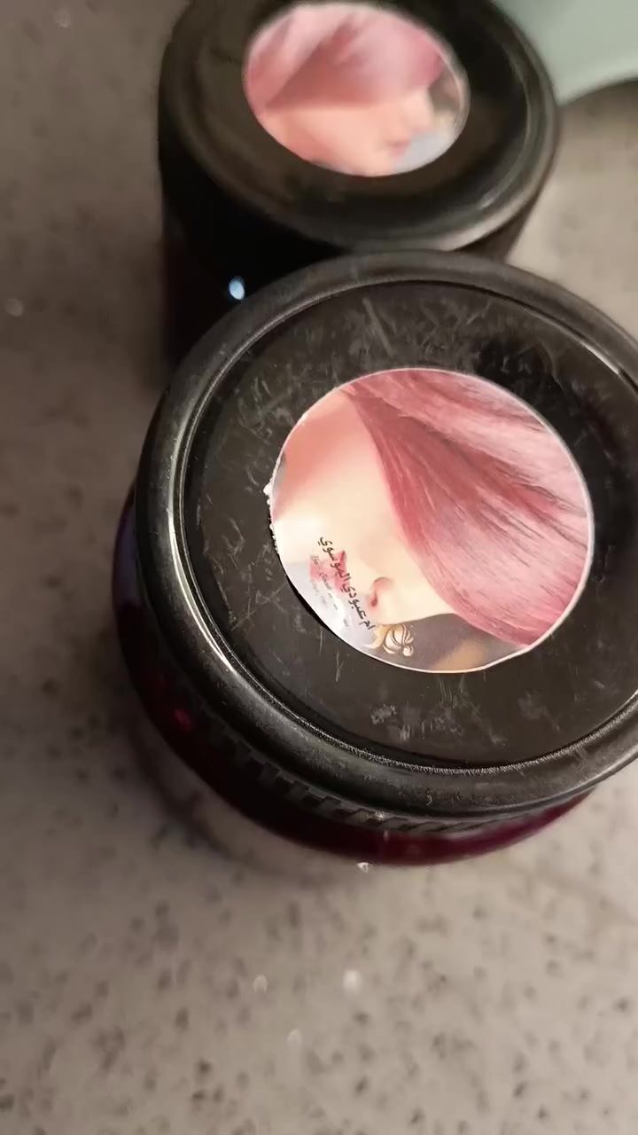 💇‍♀️ صبغتي الطبيعية المعالجة 💖
حبيبة قلبي، صبغتي مو بس تعطيج لون خيالي، هي معالجة بنسبة %75، تغذي وتنعّم الشعر من أول استخدام!
✅ طبيعية 100%
✅ خالية من الأمونيا والمواد الكيميائية
✅ تحتوي على أبر لعلاج تساقط الشعر
✅ تقلل الهيشان وتخلي الشعر ناعم ولامع
والأحلى؟ اللون يجنن ويخلي الكل يسألج: "وين مسويتها؟ 😍"

🎨 أنواع متعددة وتدرجات خاصة من الأحمر
📦 

العلبه  بـ 10

🛵 توصيل:

بغداد 5
وبسمايا: الف

باقي المحافظات: 5


**إذا كنت صاحب هذا الإعلان وتريد حذفه لأي سبب، رجاءا أرسل رسالة إلى الدعم الفني**