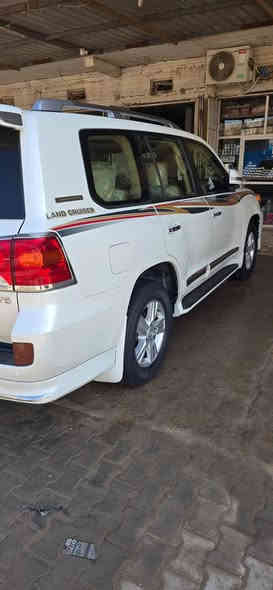 السلام عليكم شباب لاند كروز موديل 15 سياره بريم فول 2 بصمه  سياره برغي ما مفتوح بيها عل وضع الشركه شرط نضيفه  رقم دوالي بغداد تحويل ثاني يوم سعر 430
سياره مال بيت ***********
مكاني ديوانيه
