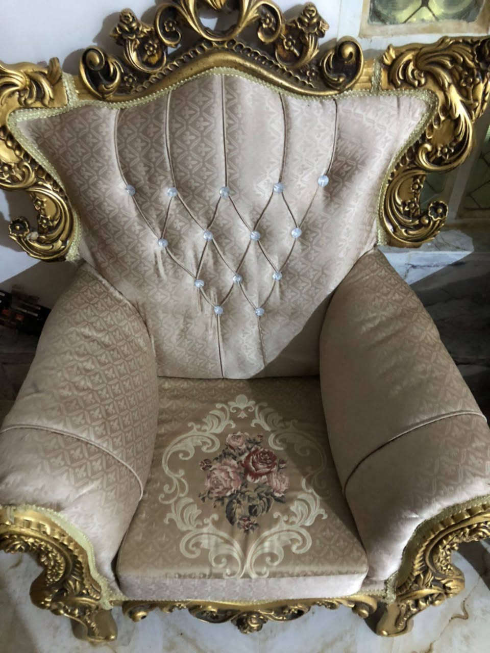 للبيع 
١٠ مقاعد تخم سعر ٣٥٠ 
الكنتور.٦ الكنتور ست بوب سعر ٣٠٠ 
وبيه مجال ع خاص 
مكاني الرمادي
***********واتساب
