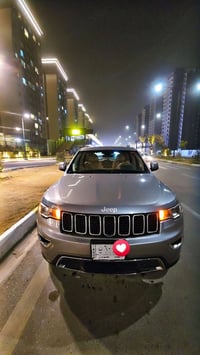 للبيع    جيب 2018 لاريدو الوارد أمريكي  . المواصفات : 1-اللون : رصاصي ...