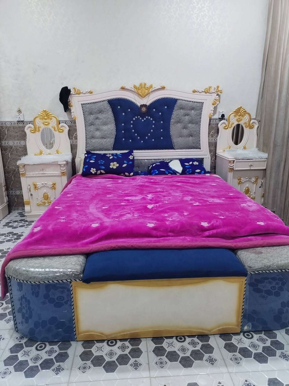 غرفه نوم مستخدمه سنه  نظافه 95% تسكام عراقي ثقيل للبيع 6 ابواب السعر مليونين و 750 وبيها مجال بسيط
 للاستفسار الاتصال ***********
