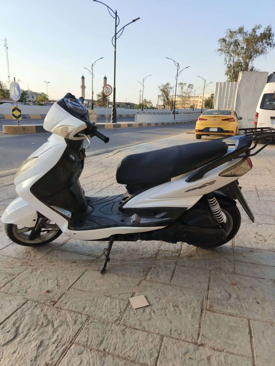 السلام عليكم
دراجة سكنس فحل ياباني نوزل خطين
كهربائيات كلها شغالة استاند حساس
قبق نفح الدراجة حلوة شوفة عينك
كفراتها ختم واحد (كروس دوك) مكينة مامفتوحة
عوزها كلچات فقط 
معدلها حلو شلعتها طبيعية السعر 550 وبيها مجال للطيبين مكاني بغداد العطيفية رقمي
***********
