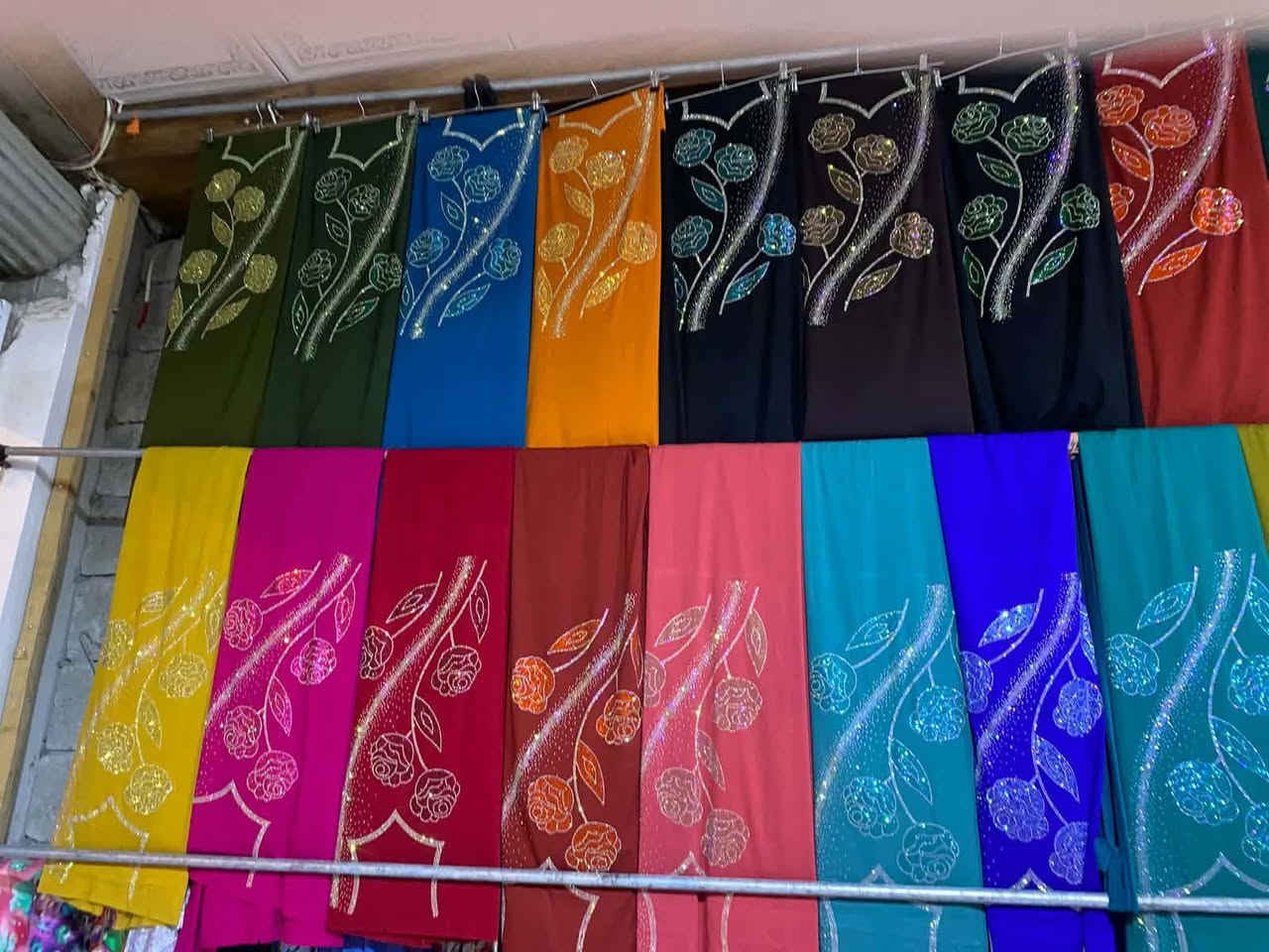 🌷ماکسی هاوینە قوماشی کشمیر مطاط  دوو مه تر چاره ك نقيم. بالا هه يه. له گه ل سنگ سه رده ست. 
ناونيشان / سليماني 
گه ياند ن هه يه. بو هه مو شوينيك 🚕
#كوردستان #سليمانية #دشداشه #متابعين


**إذا كنت صاحب هذا الإعلان وتريد حذفه لأي سبب، رجاءا أرسل رسالة إلى الدعم الفني**