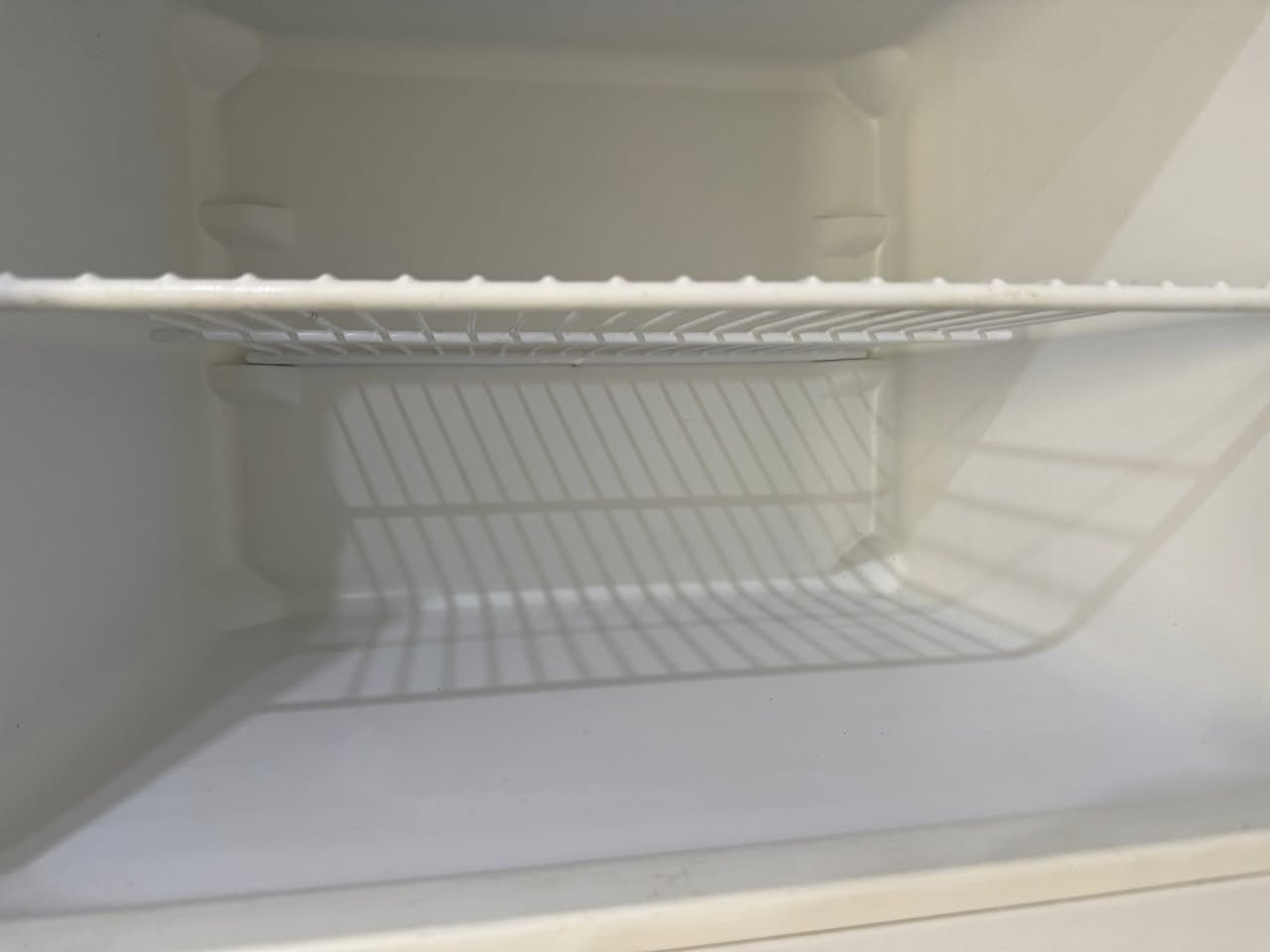 السلام عليكم ثلاجة للبيع مال بيت نضيفج جدا السعر 180 الف و بيها مجال للاتصال ***********
