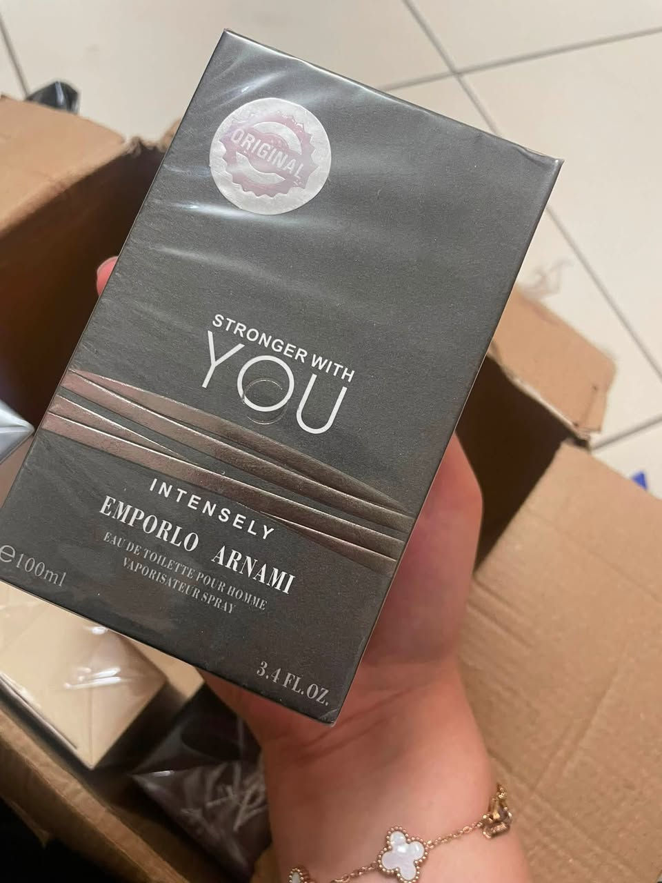 عطر يو ((الرجالي))👱🏻‍♂️
ثبات اكثر من ٨ ساعات
حجم ١٠٠ مل
بي لسفوره الماستر
ينفع كهديه 
النوتات جوه⬇️⬇️
توصيل بسمايه الف ⭕️🚗


**إذا كنت صاحب هذا الإعلان وتريد حذفه لأي سبب، رجاءا أرسل رسالة إلى الدعم الفني**