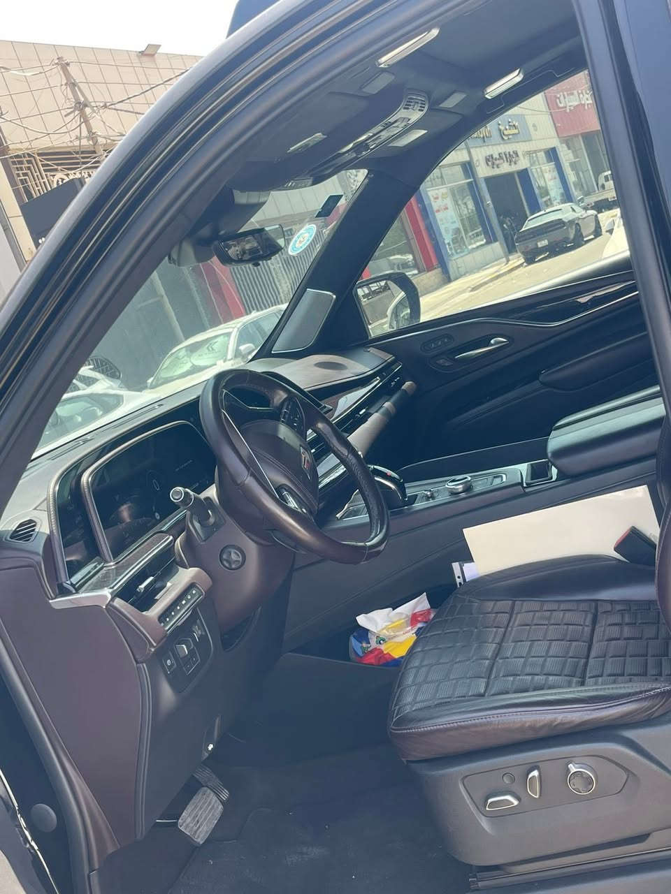 السلام عليكم 
كديلاك اسبيرسو موديل ٢٠٢٣
ماشيه ٣٨
بيها بارد اصبع بالبنيد وخشم الجاملغ بيه بيدي ار
حسب السونار المرفق
السياره مغلفه 
العنوان بغداد البياع 
***********
